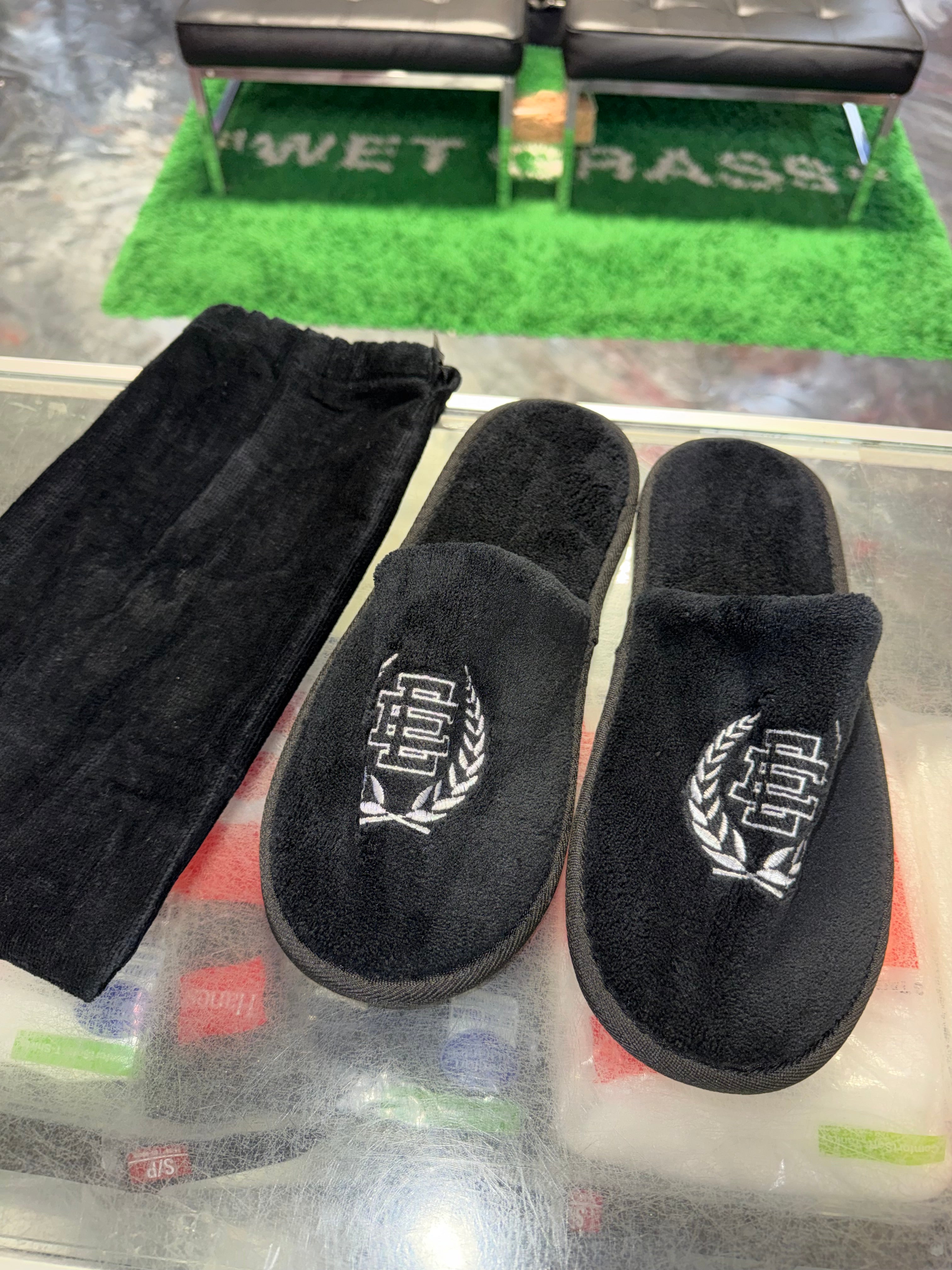 Size L (10-12) Eric Emanuel EE House Slipper “Black” Brand New