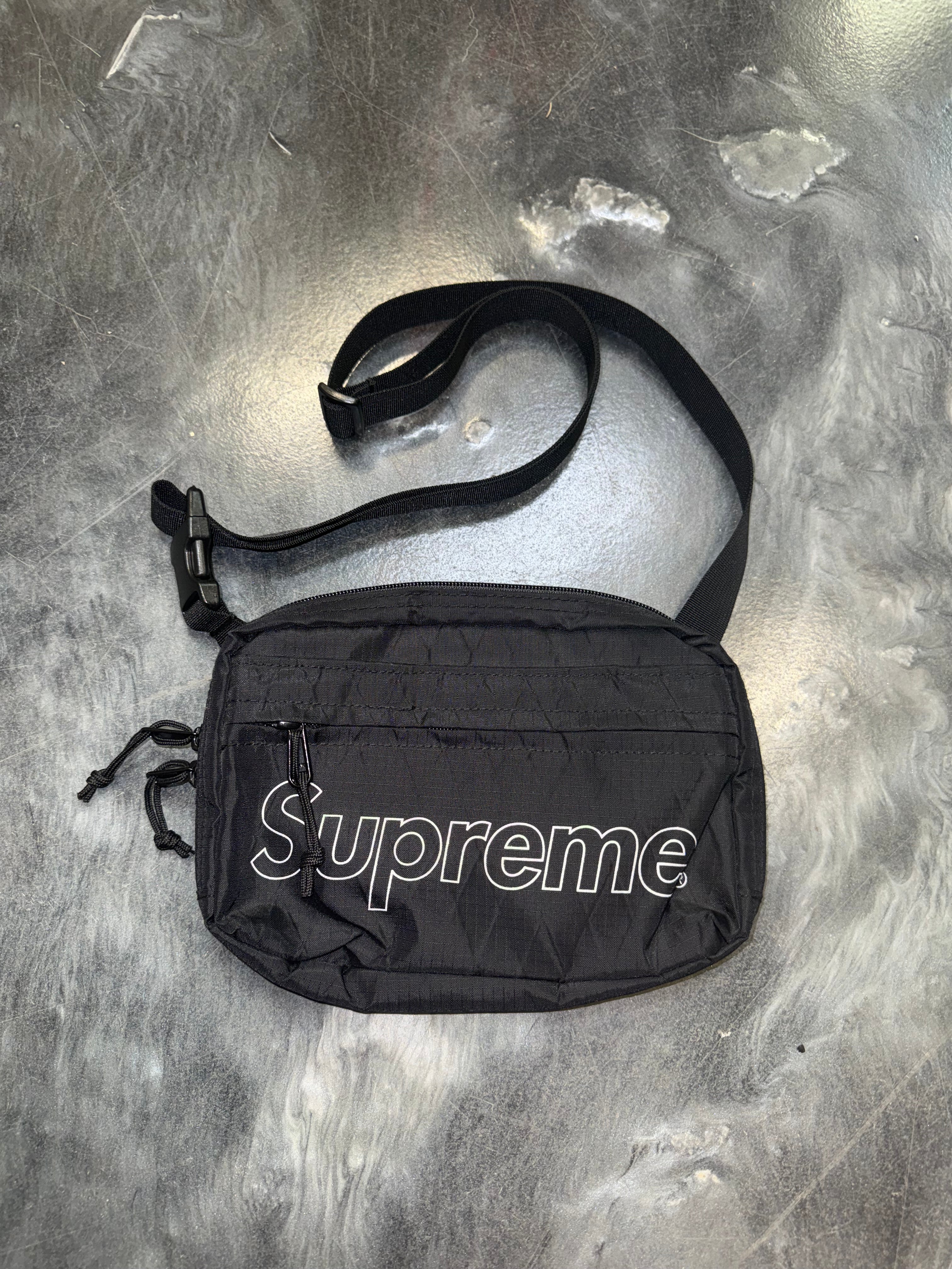 Size OS Supreme Shoulder Black FW18 “Black”