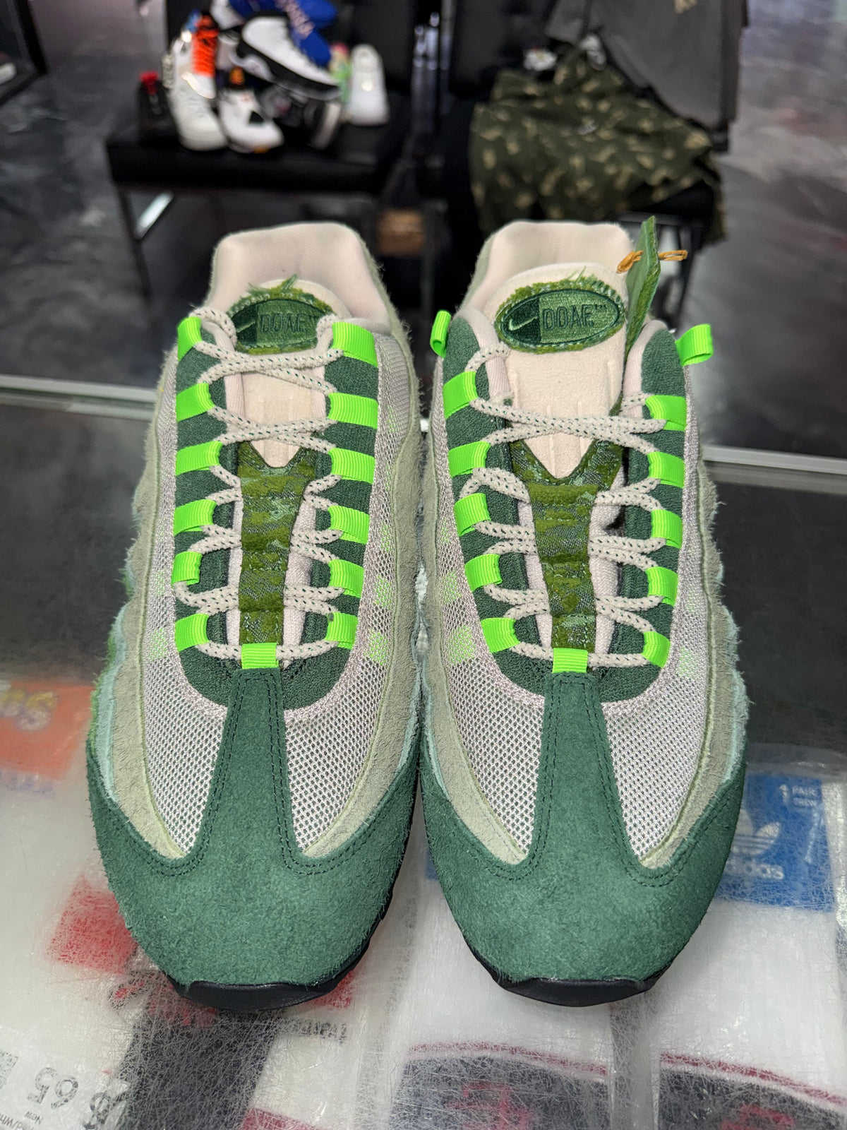 Nike Air Max 95 Big Bubble Ducks of a Feather Oregon Ducks The Woods sneaker, pre-owned, size 12 – view 4