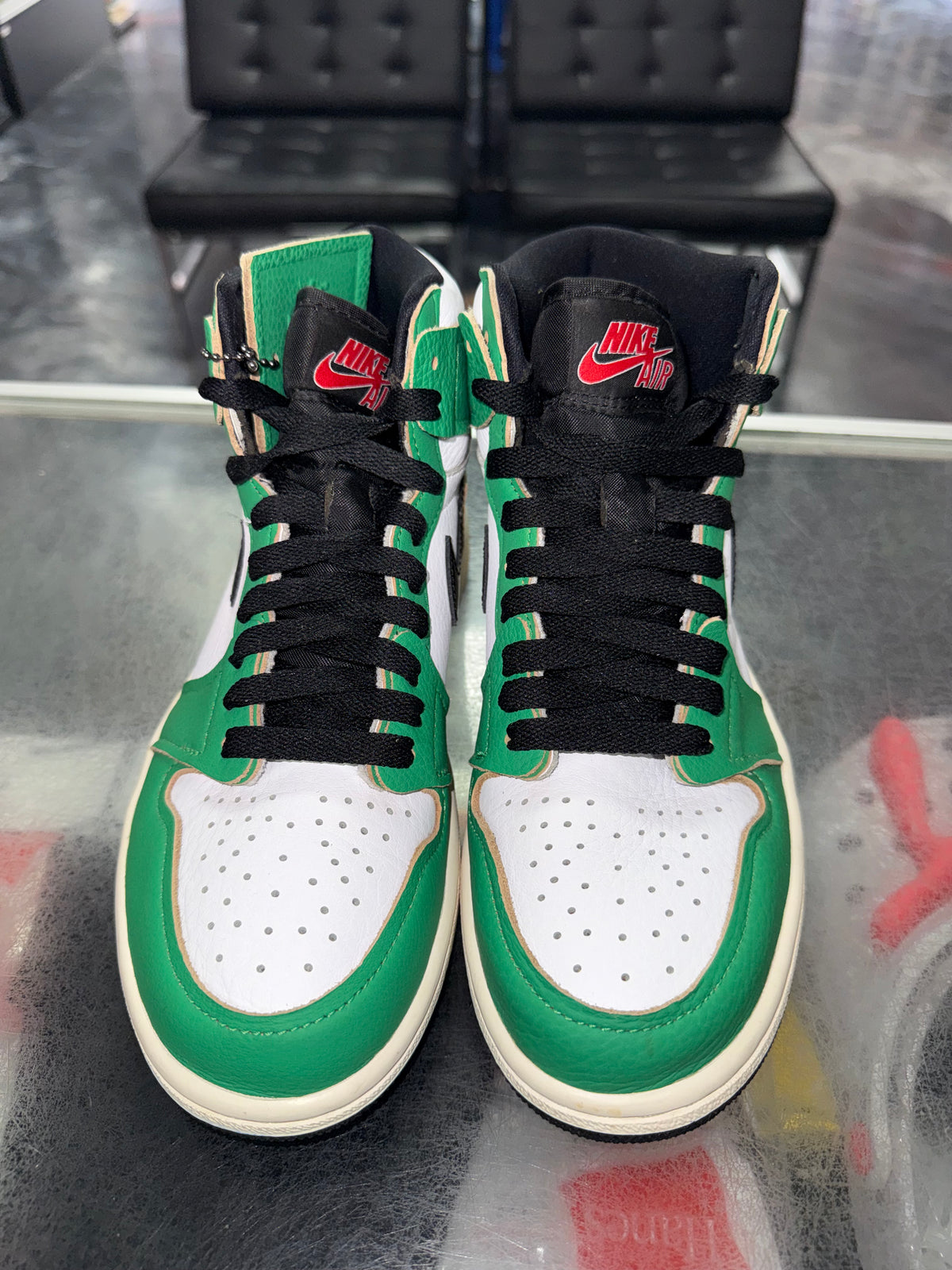 Air Jordan 1 Lucky Green sneaker, pre-owned, size 5 (6.5W) – view 5