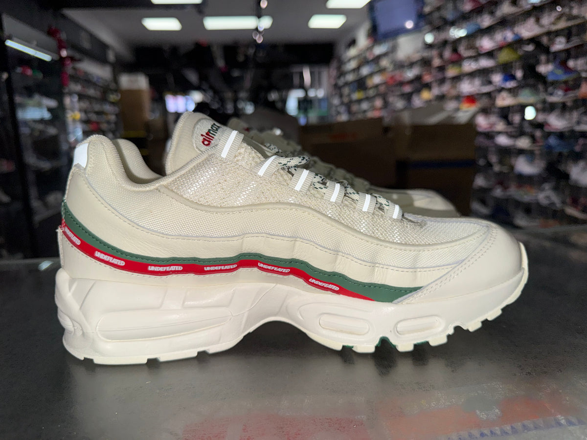 Nike Air Max 95 Undefeated Sail sneaker, pre-owned, size 10.5 – view 3