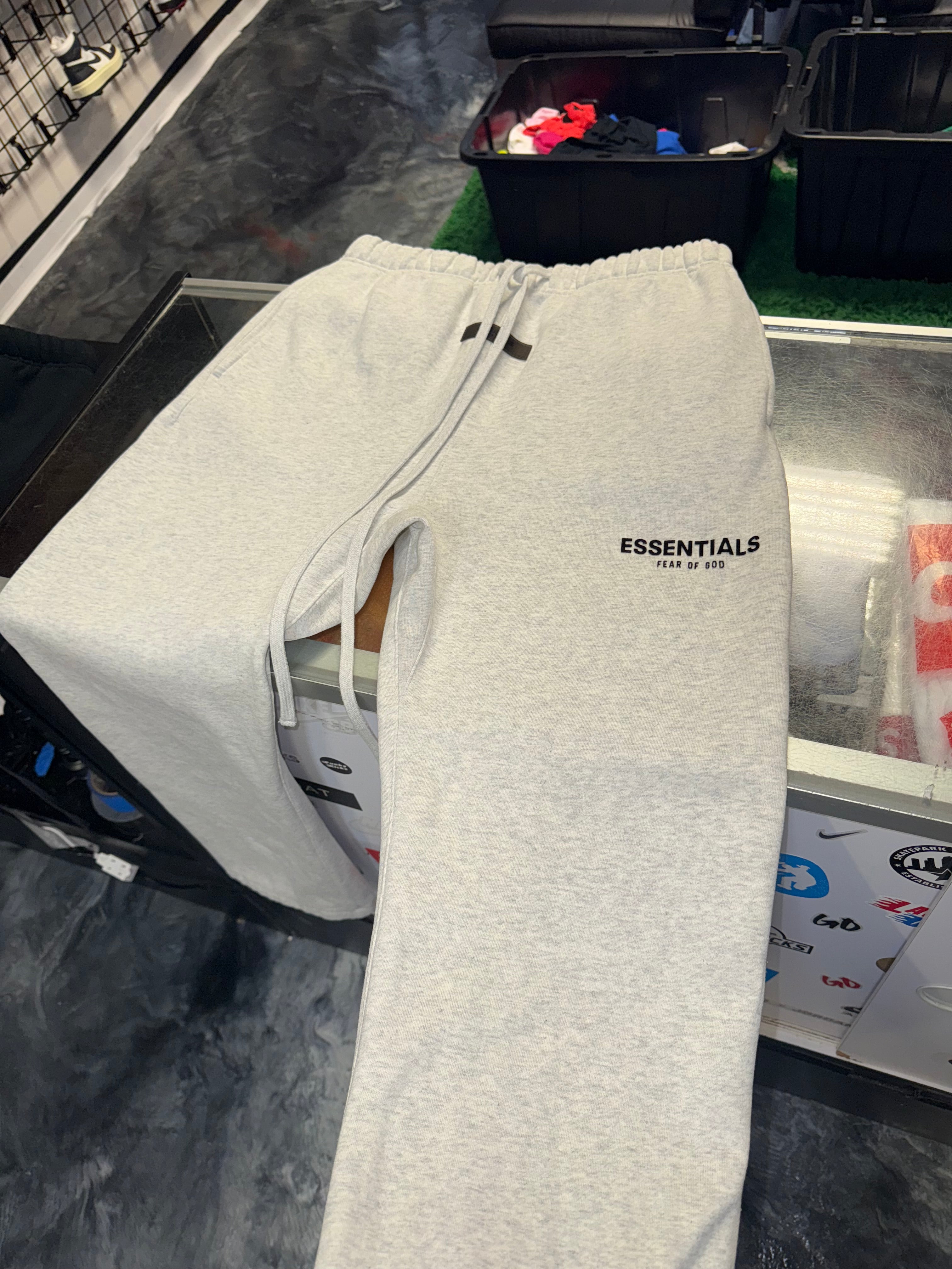 Size L Essentials FOG Relaxed Sweatpants “Light Heather”