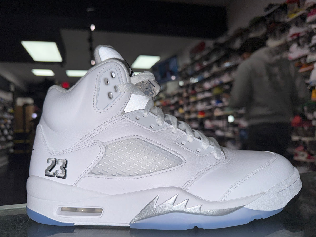 Air Jordan 5 White Metallic sneaker, pre-owned, size 10.5