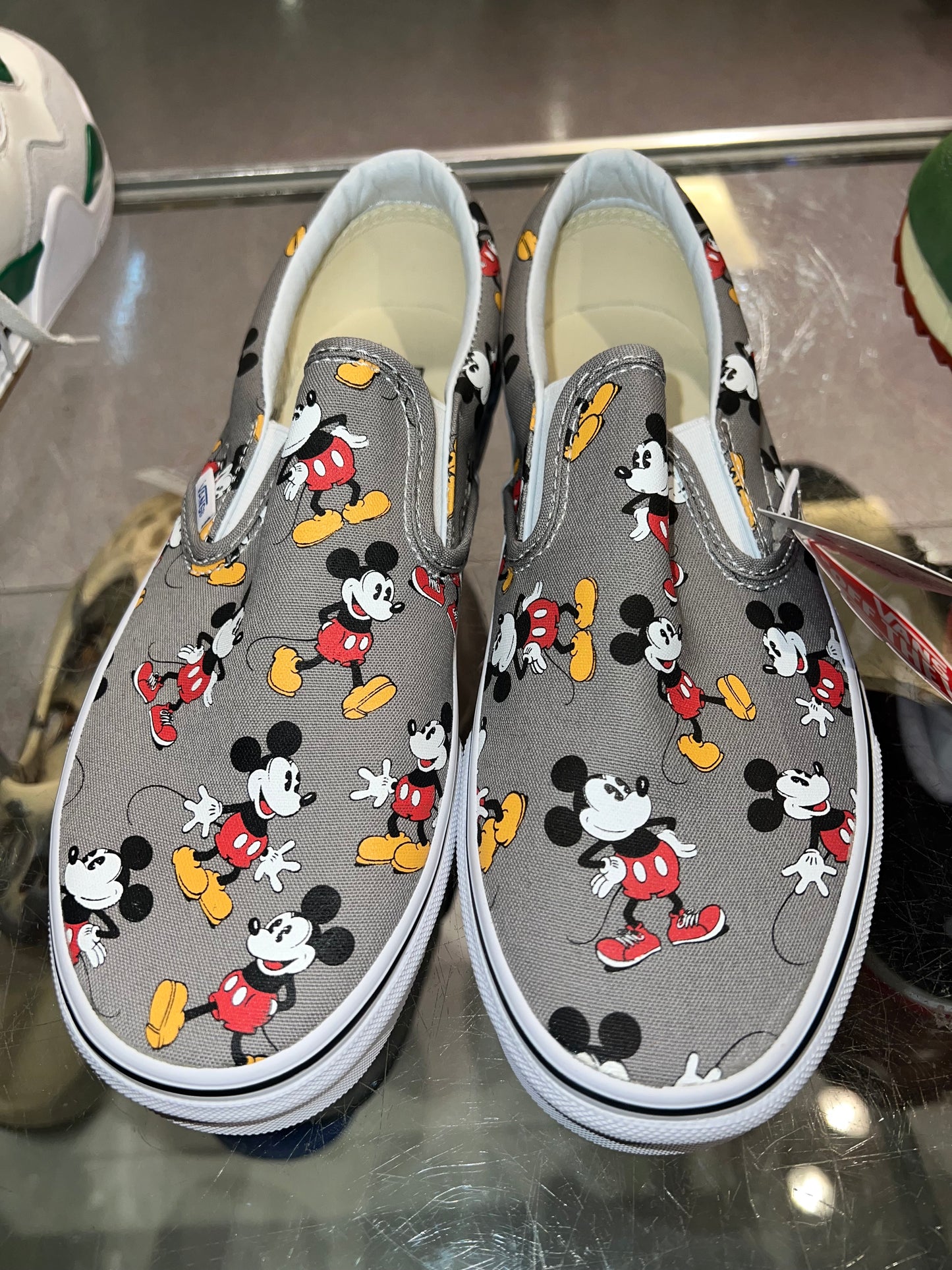Size 8.5 Vans x Disney “Mickey Mouse” Brand New (Mall)
