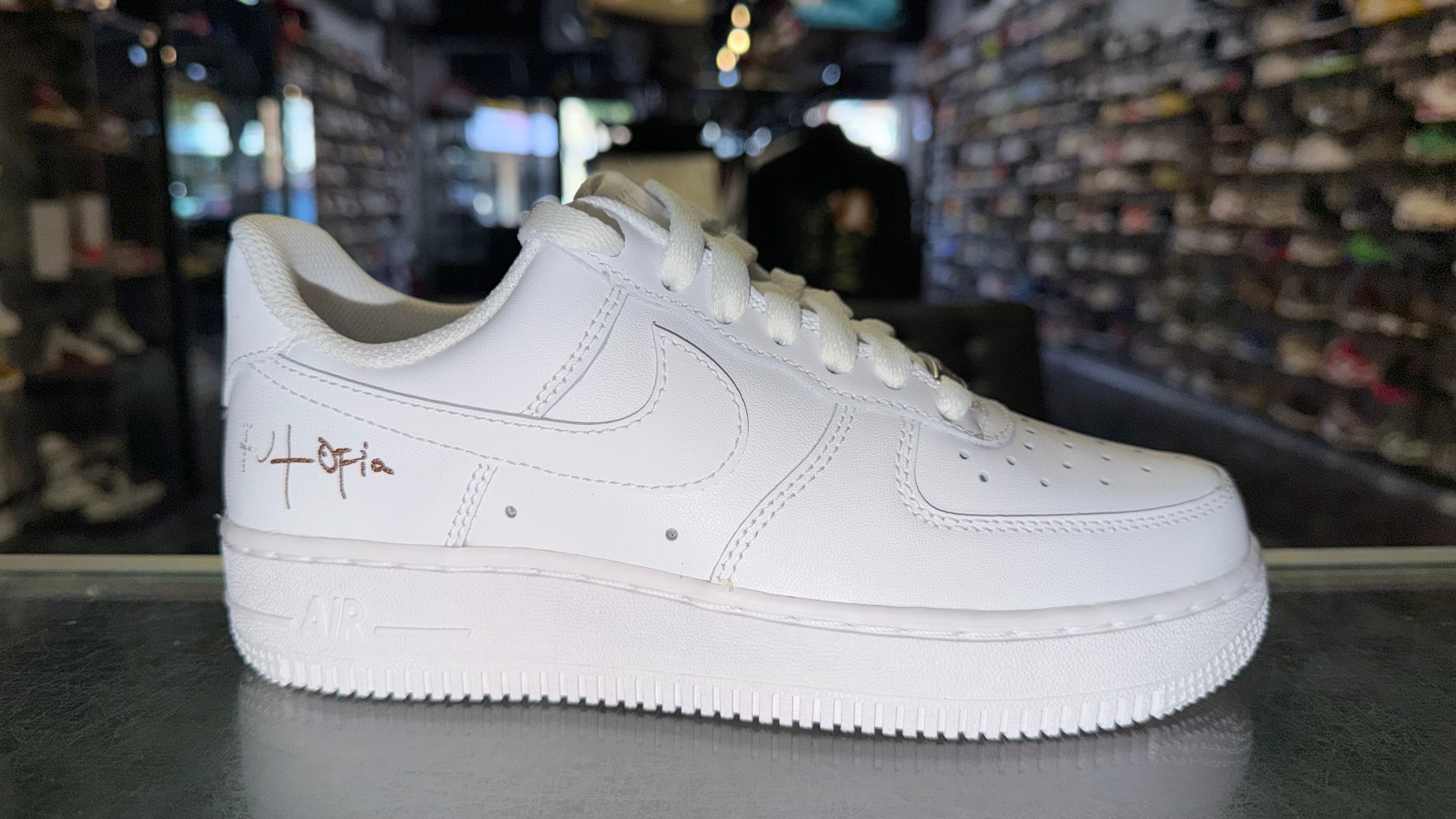 Size 4 (5.5W) Air Force 1 Travis Scott 