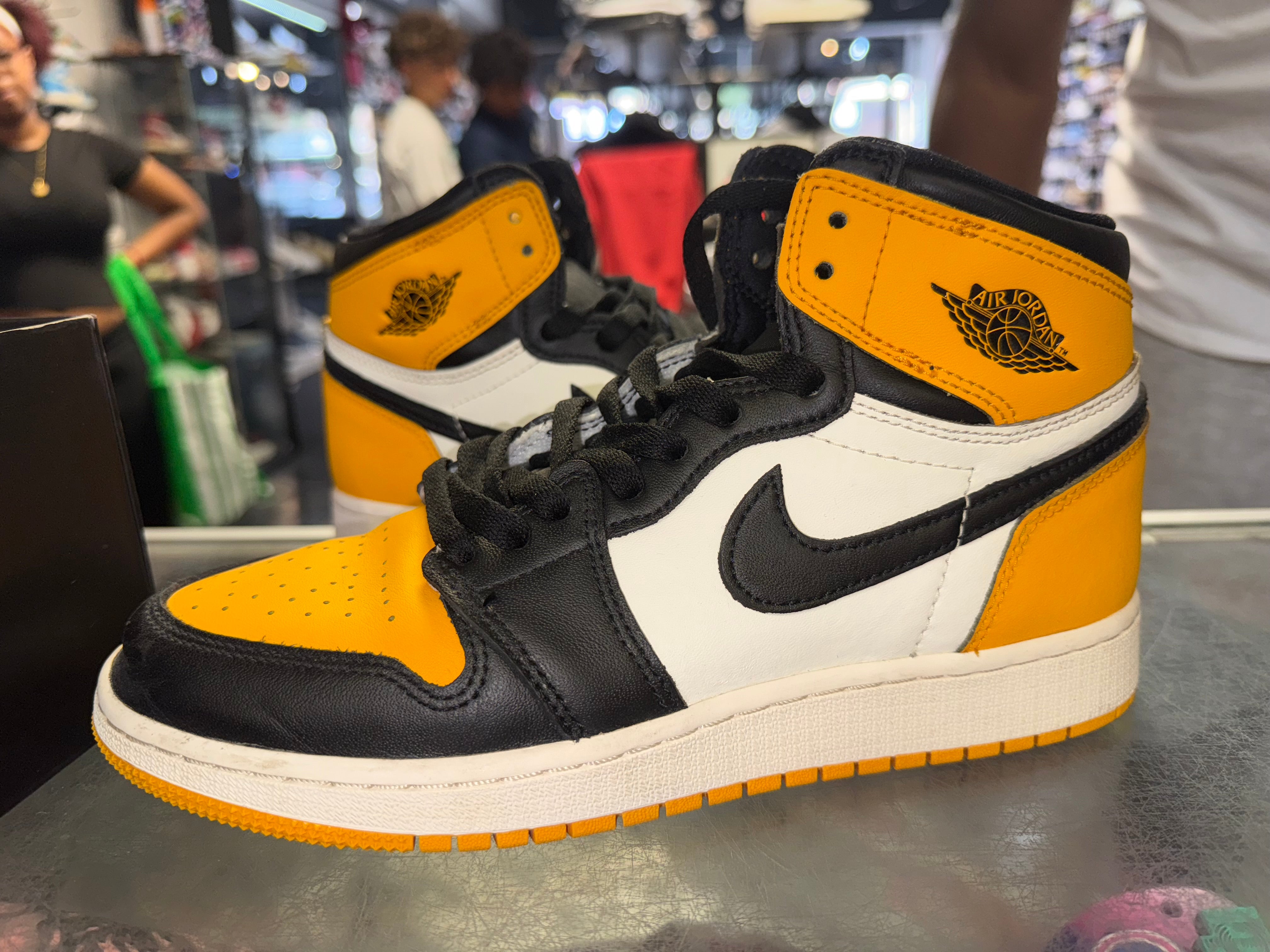 Size 6.5y Air Jordan 1 "Taxi"
