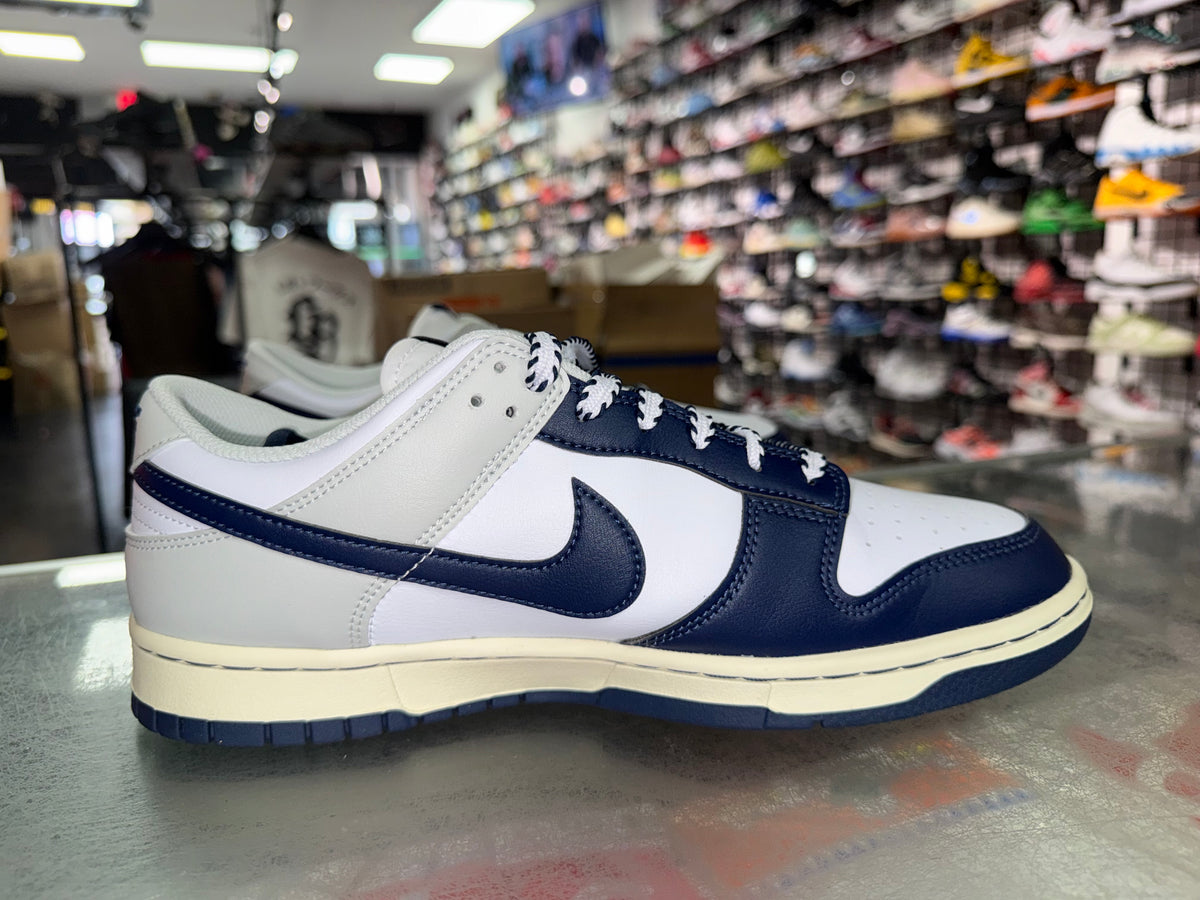 Nike Dunk Low New York Yankees sneaker, pre-owned, size 10.5 – view 3