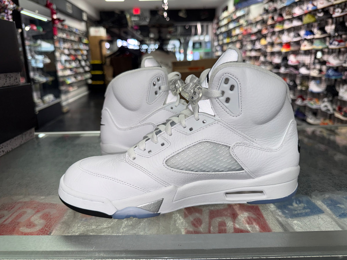 Air Jordan 5 White Metallic sneaker, pre-owned, size 10.5 – view 4