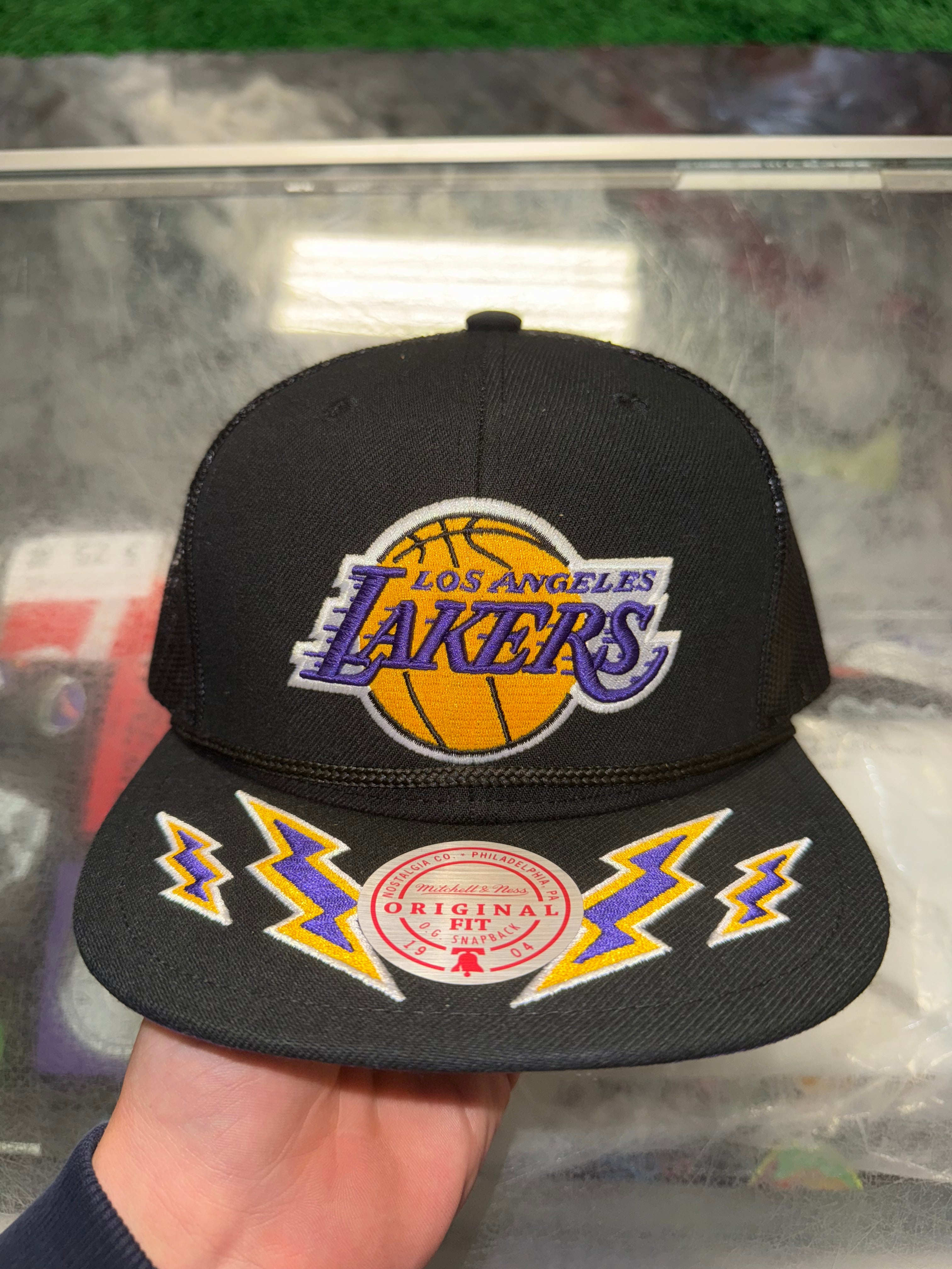Size OS Mitchell & Ness Charged Trucker Hat "LA Lakers" Brand New