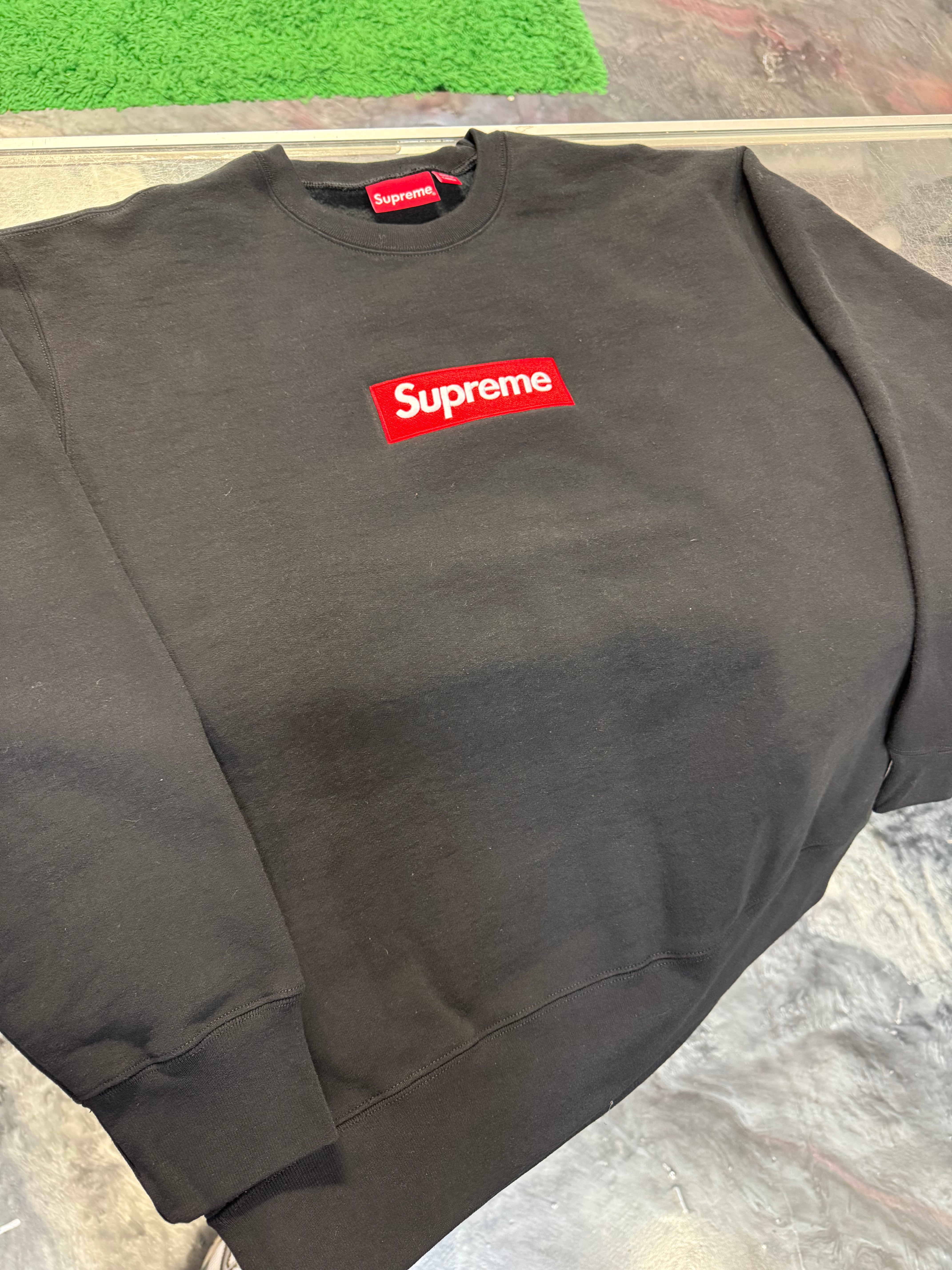 Size L Supreme Box Logo Crewneck (FW22) “Black” Worn 1x