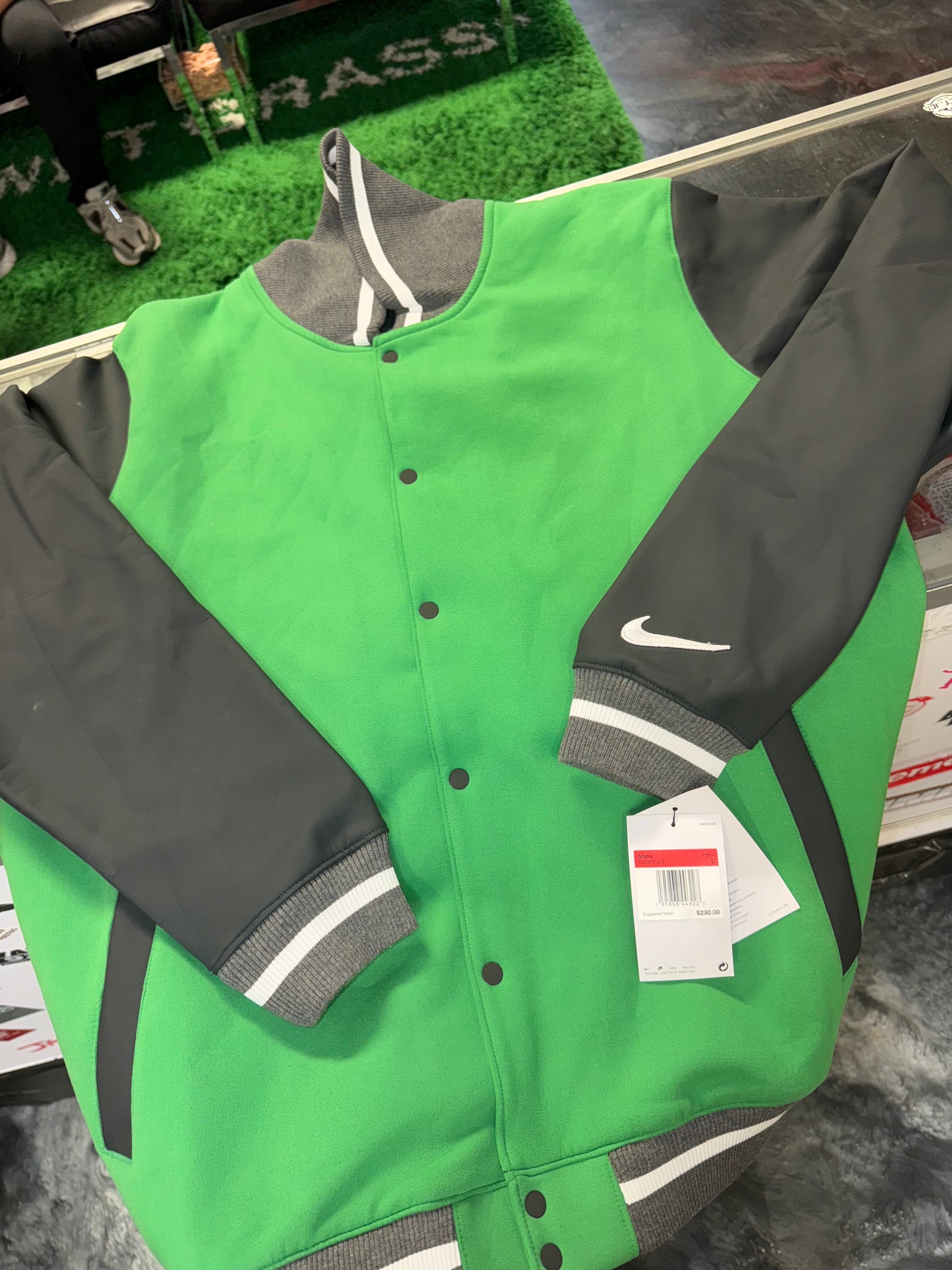 Size L Nike Bomber Jacket “Green” Brand New