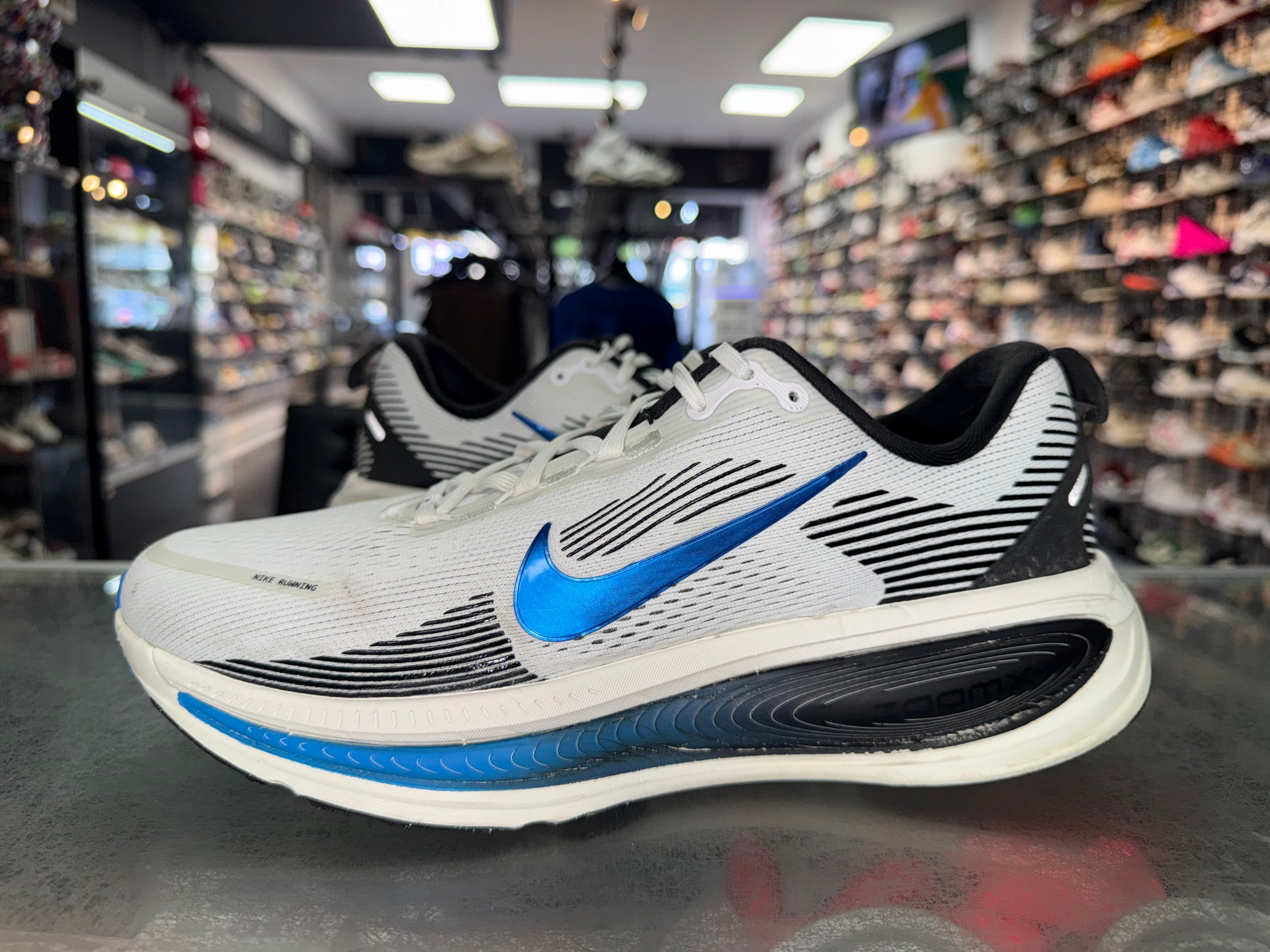 Size 10.5 Nike Vomero 18 "White Black Photo Blue"