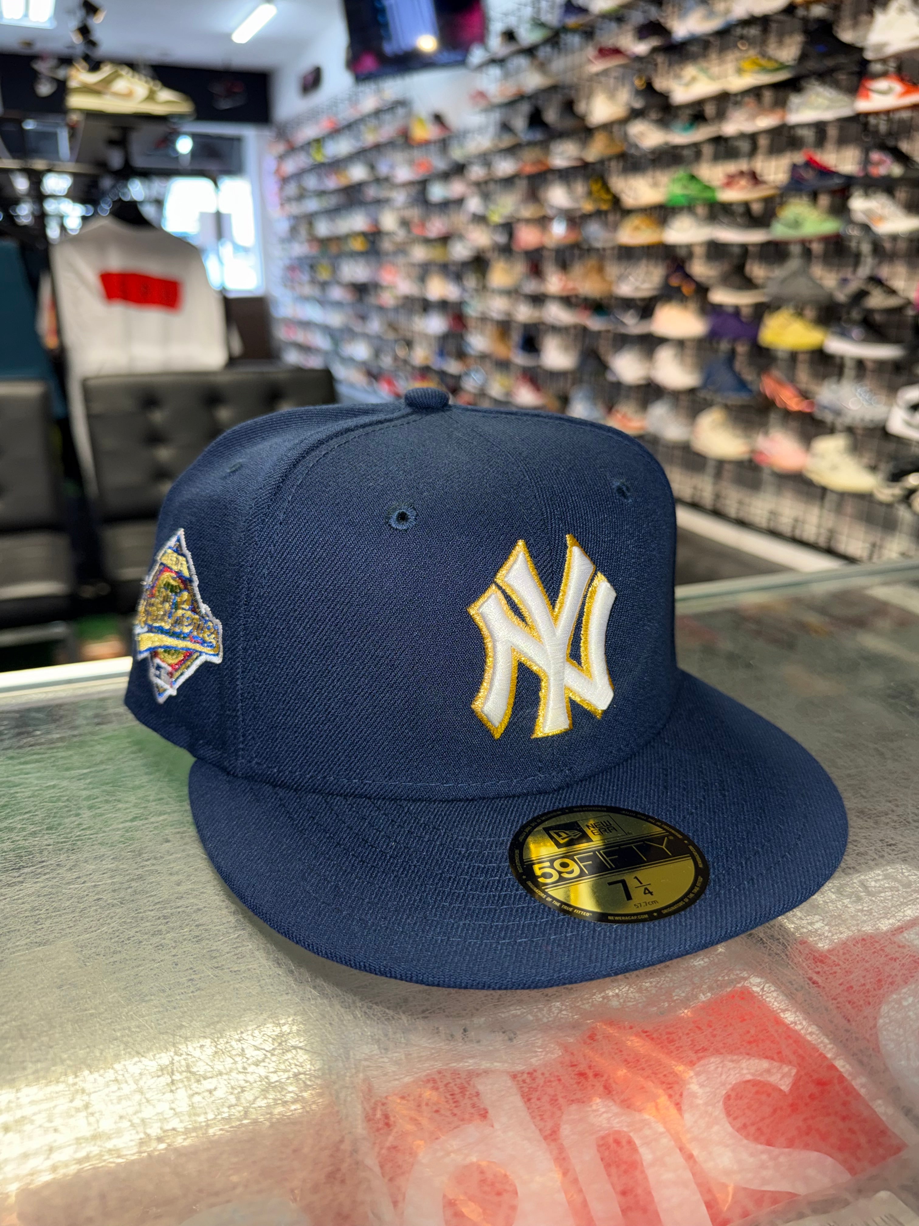Supreme ブラック NEWERA ニューエラ　59FIFTY 7 3/8 Supreme R.I.P. World Famous 7 3/8 59Fifty New Era Hat Fitted Cap