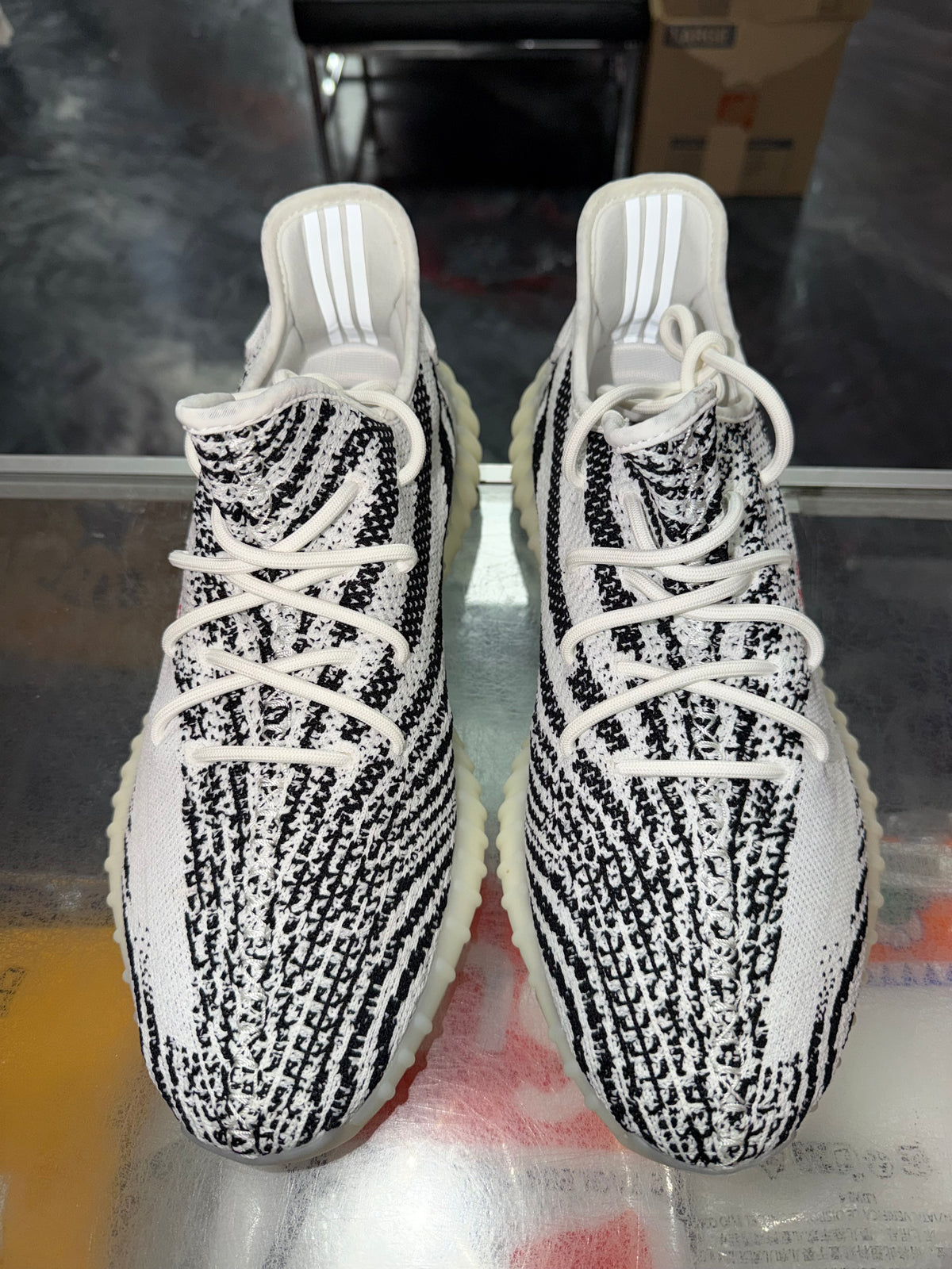 Adidas Yeezy Boost 350 V2 Zebra sneaker, worn 1x, size 12 – view 5