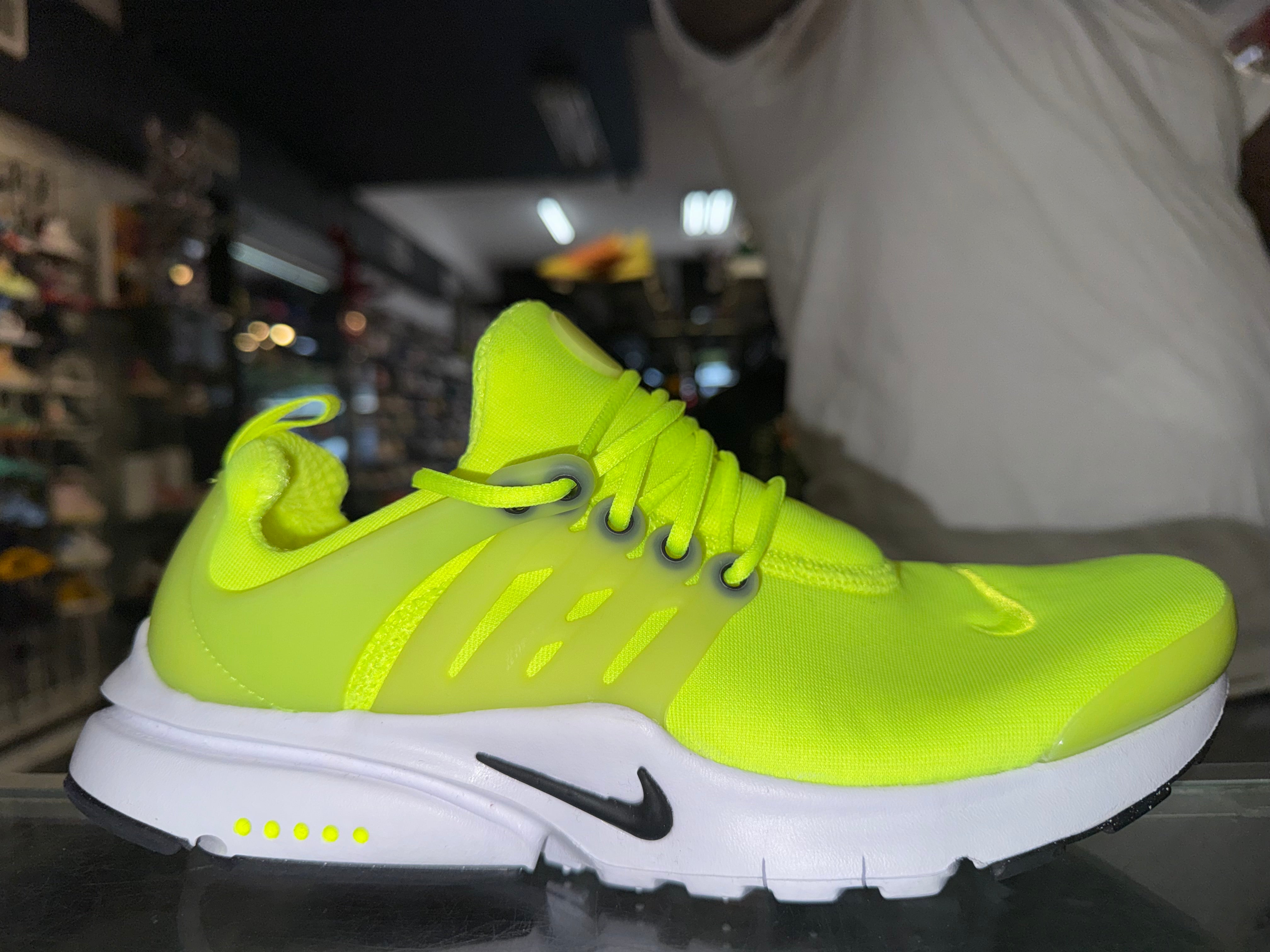 Size 6y Air Presto "Volt" Brand New
