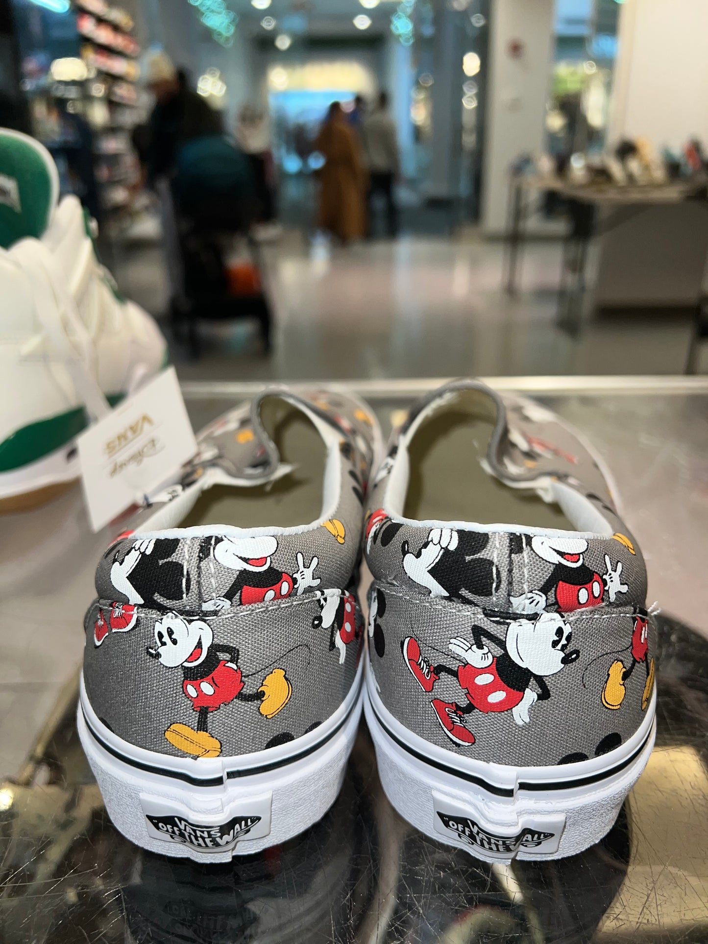Size 8.5 Vans x Disney “Mickey Mouse” Brand New (Mall)