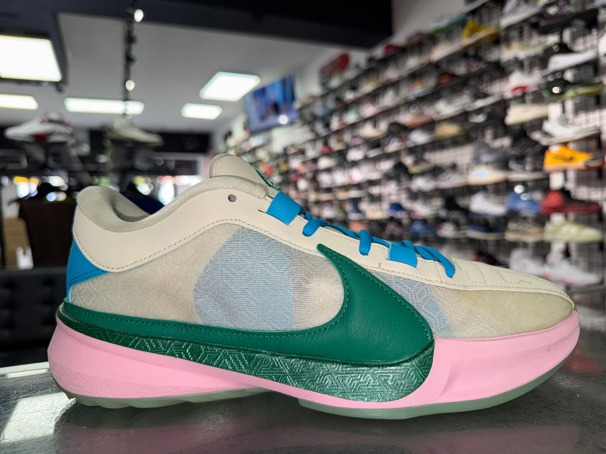 Size 9.5 Zoom Freak 5 "The Hard Way"