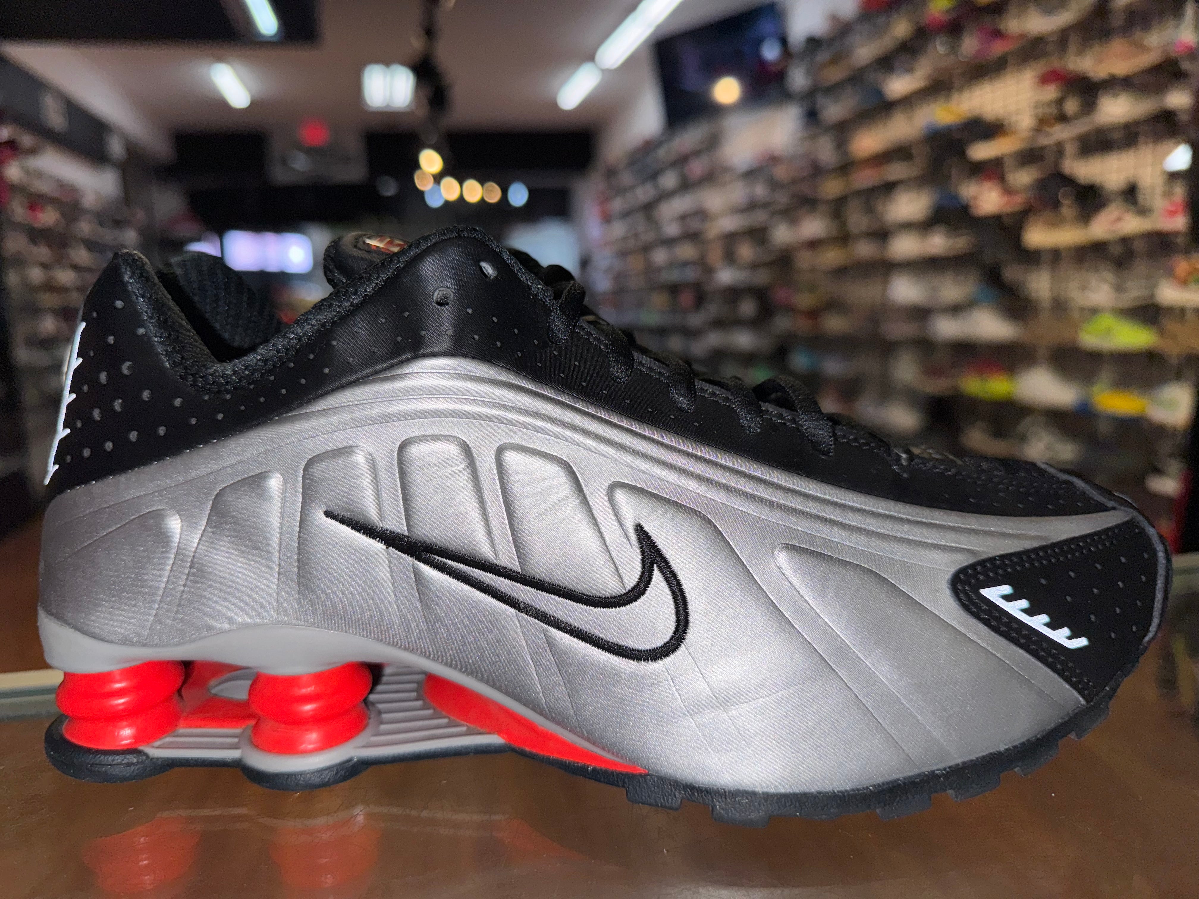 Size 7 Nike Shox R4 "Black Metallic Silver"