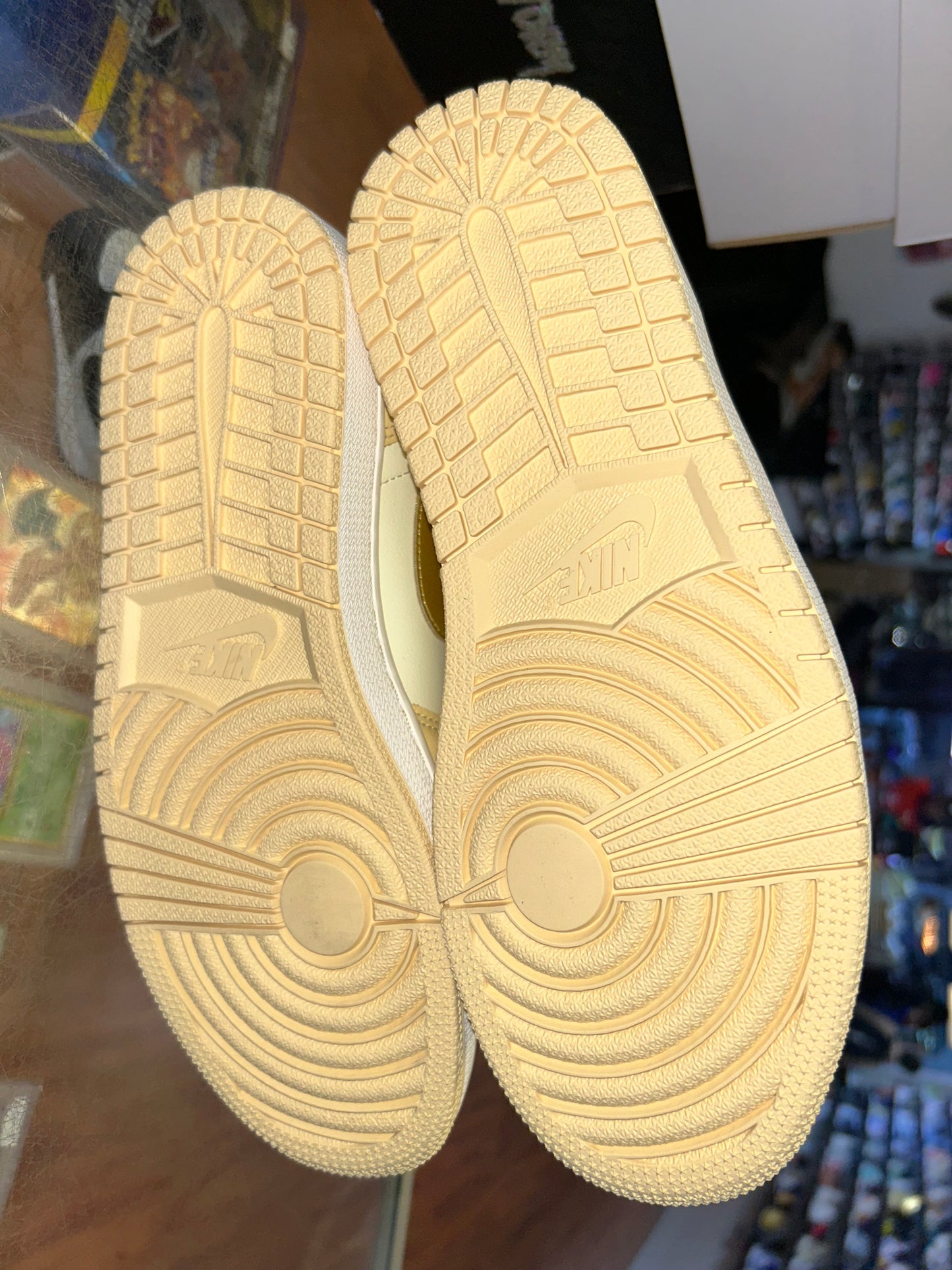 Size 7.5 (9W) Air Jordan 1 Mid "Vanilla Metallic Gold" Brand New (MAMO)