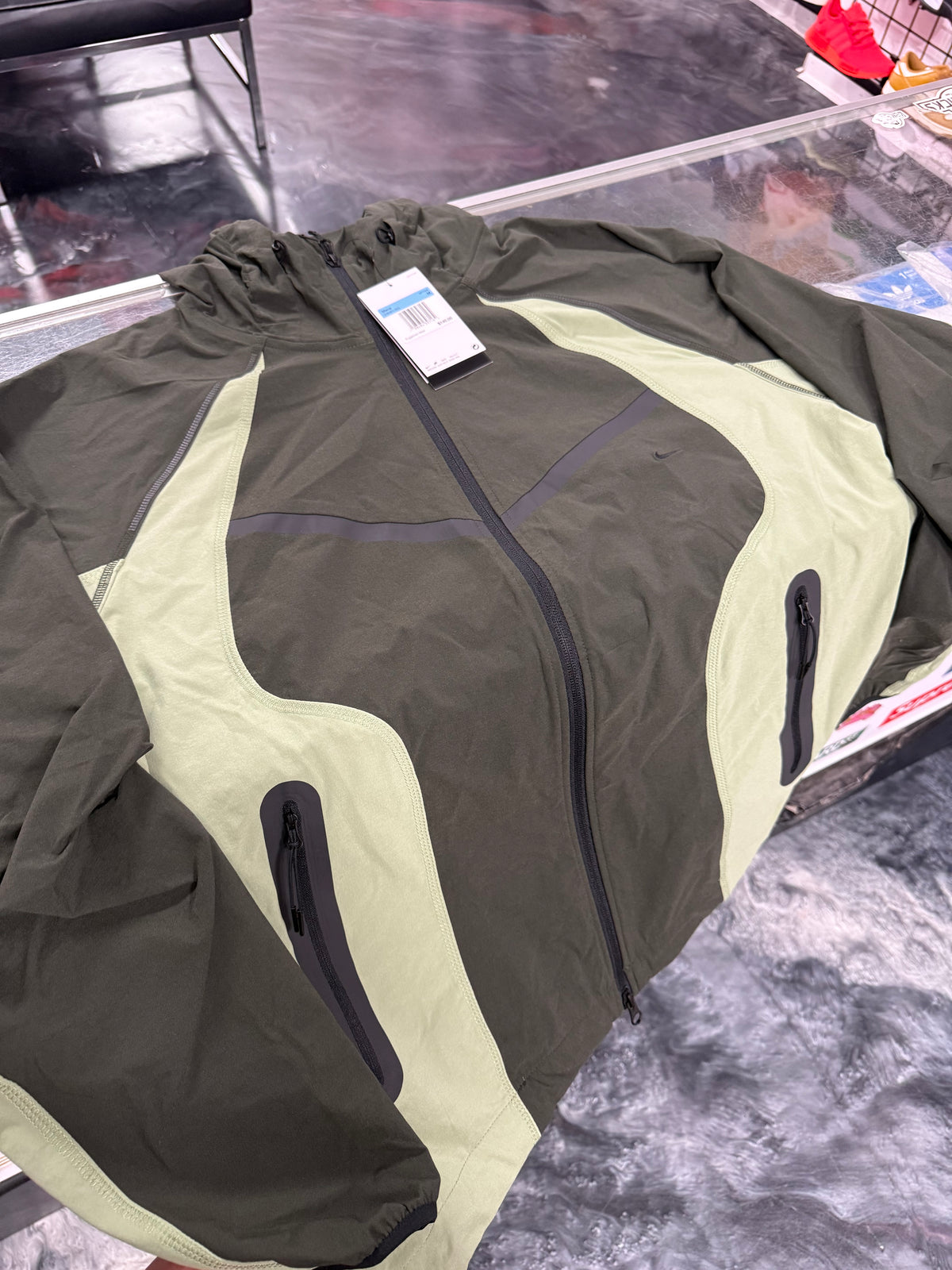 Size M (Fits L) Nike Tech Woven Zip Up “Olive” Brand New
