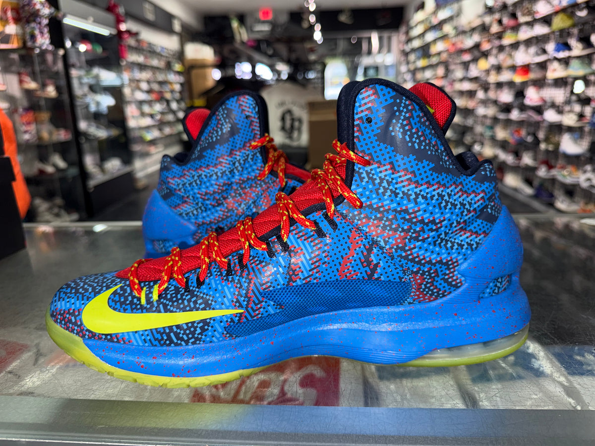 Nike KD 5 Christmas sneaker, pre-owned, size 11.5 – view 4