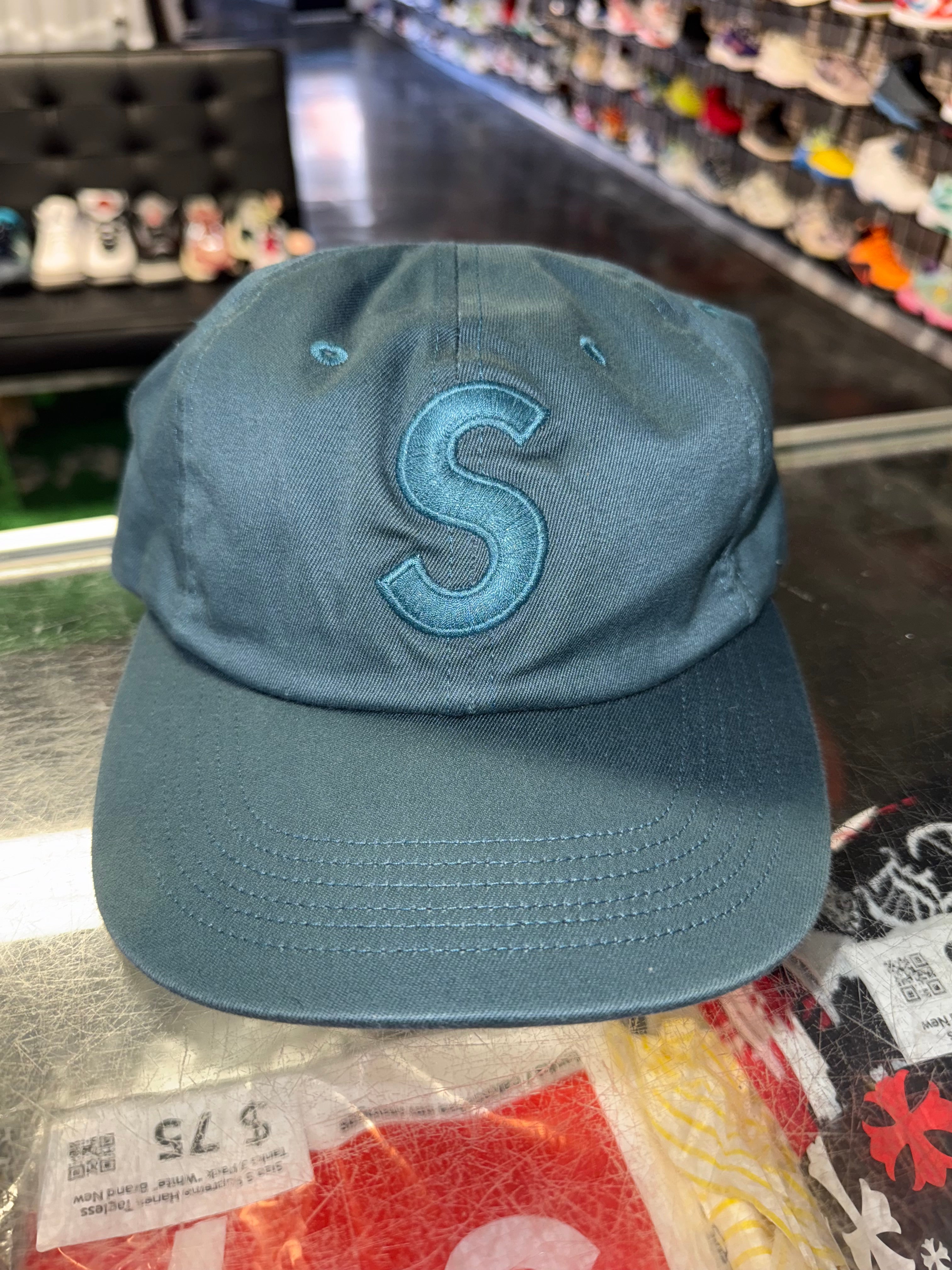 Size OS Supreme 6 Panel Hat “Slate”
