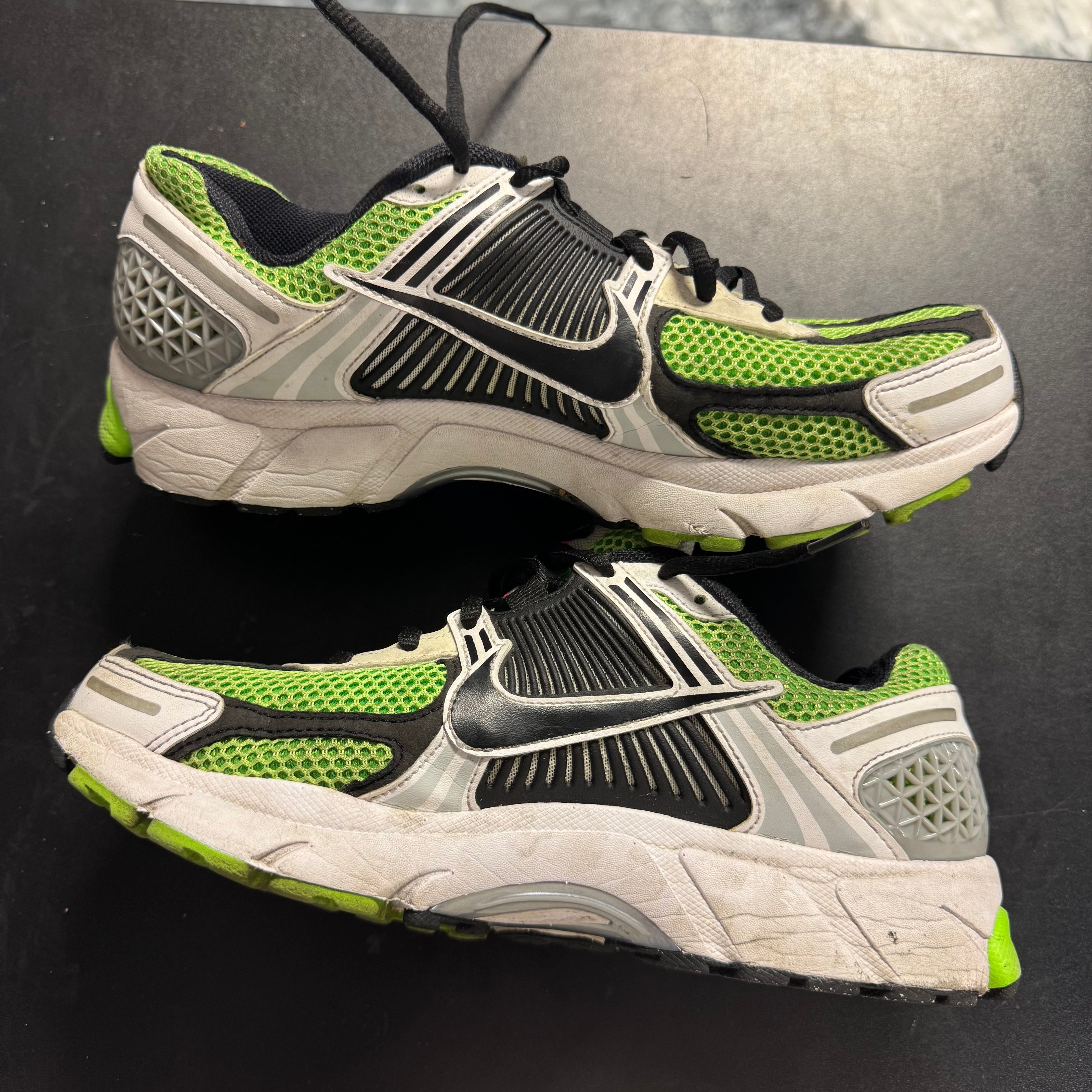 Size 9 Zoom Vomero 5 "Volt" - NB