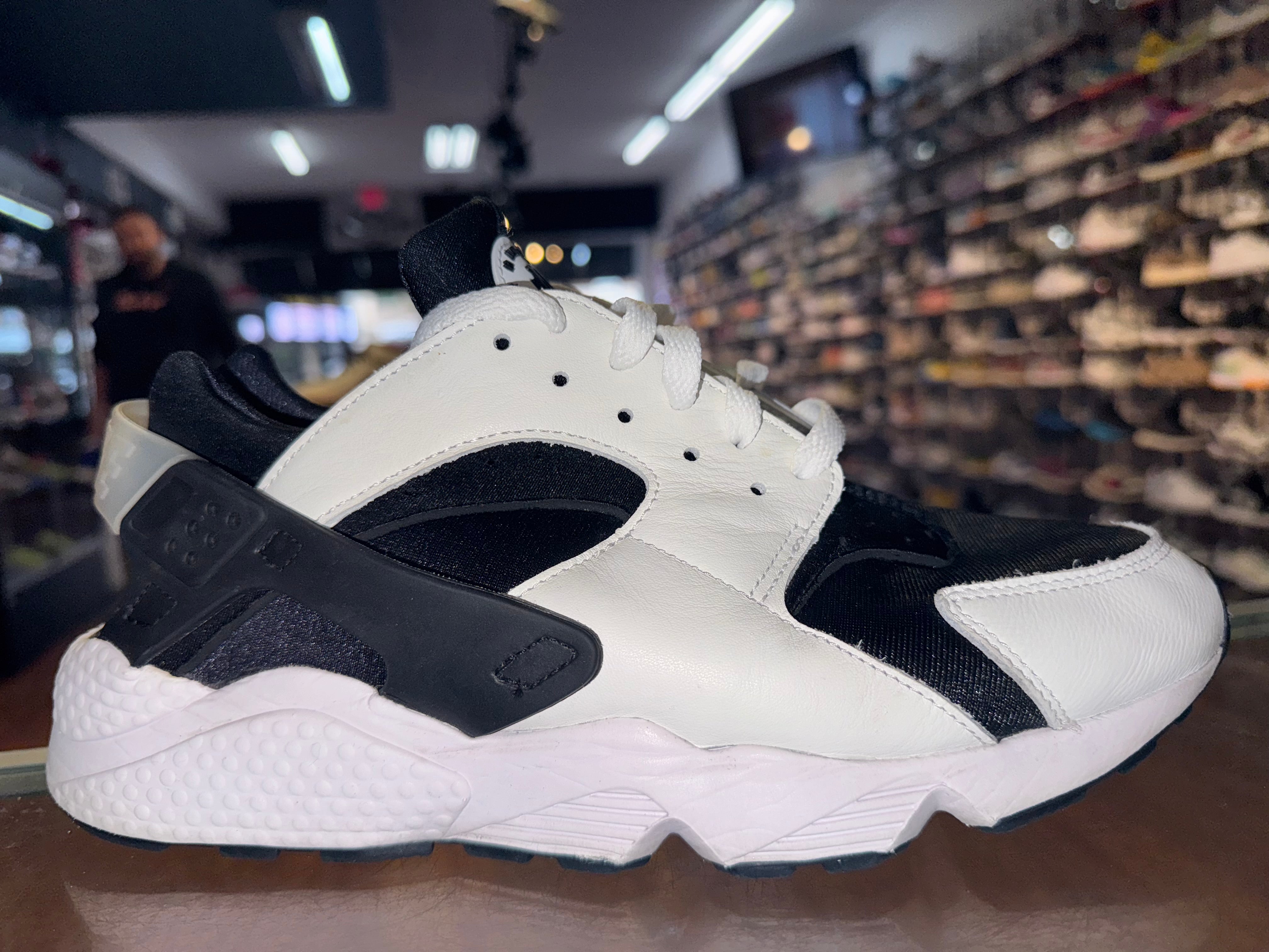 Size 10 Air Hurache Run "Black White"