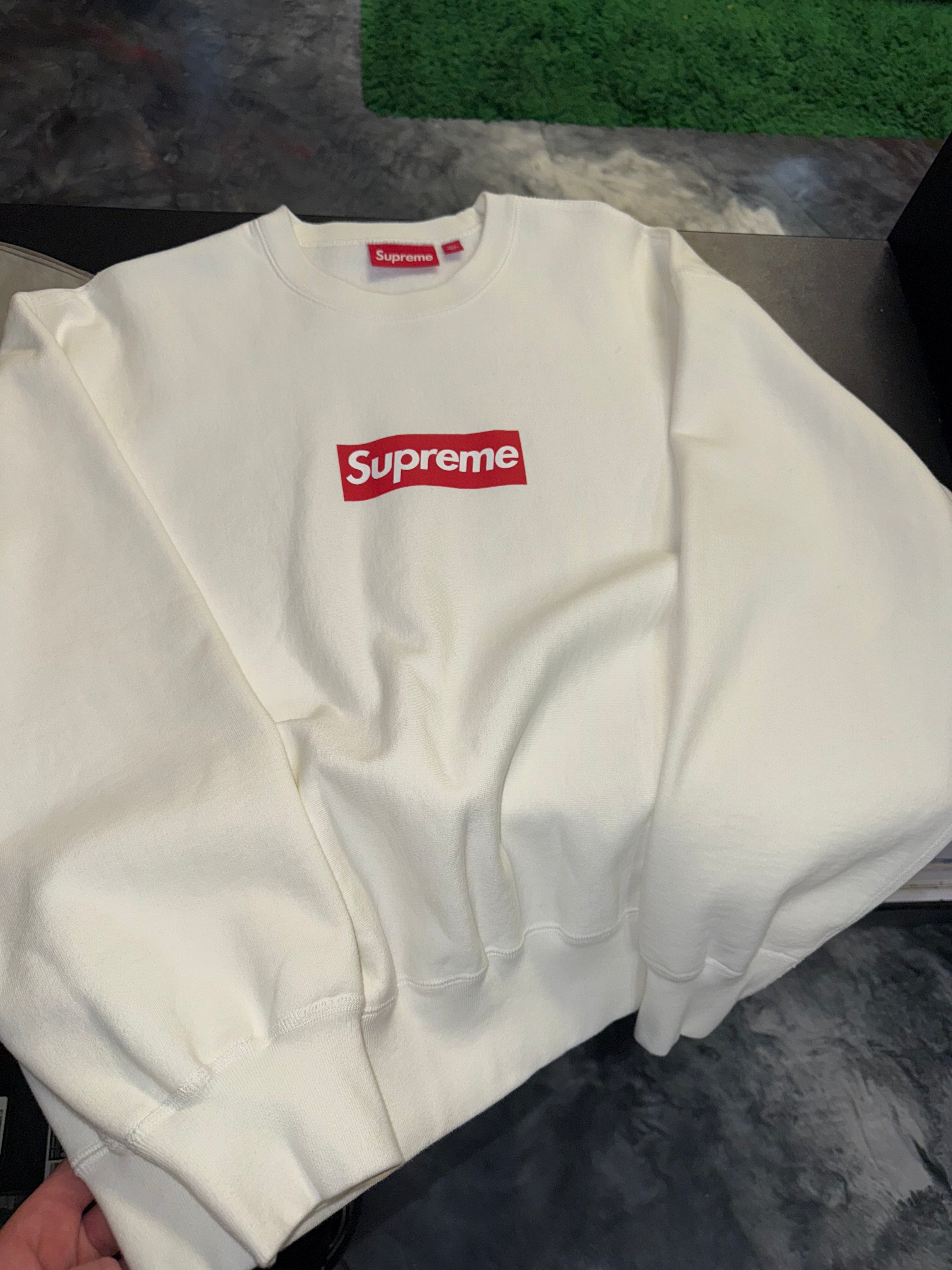 Size M Supreme Washed Box Logo Crewneck “White/Red”
