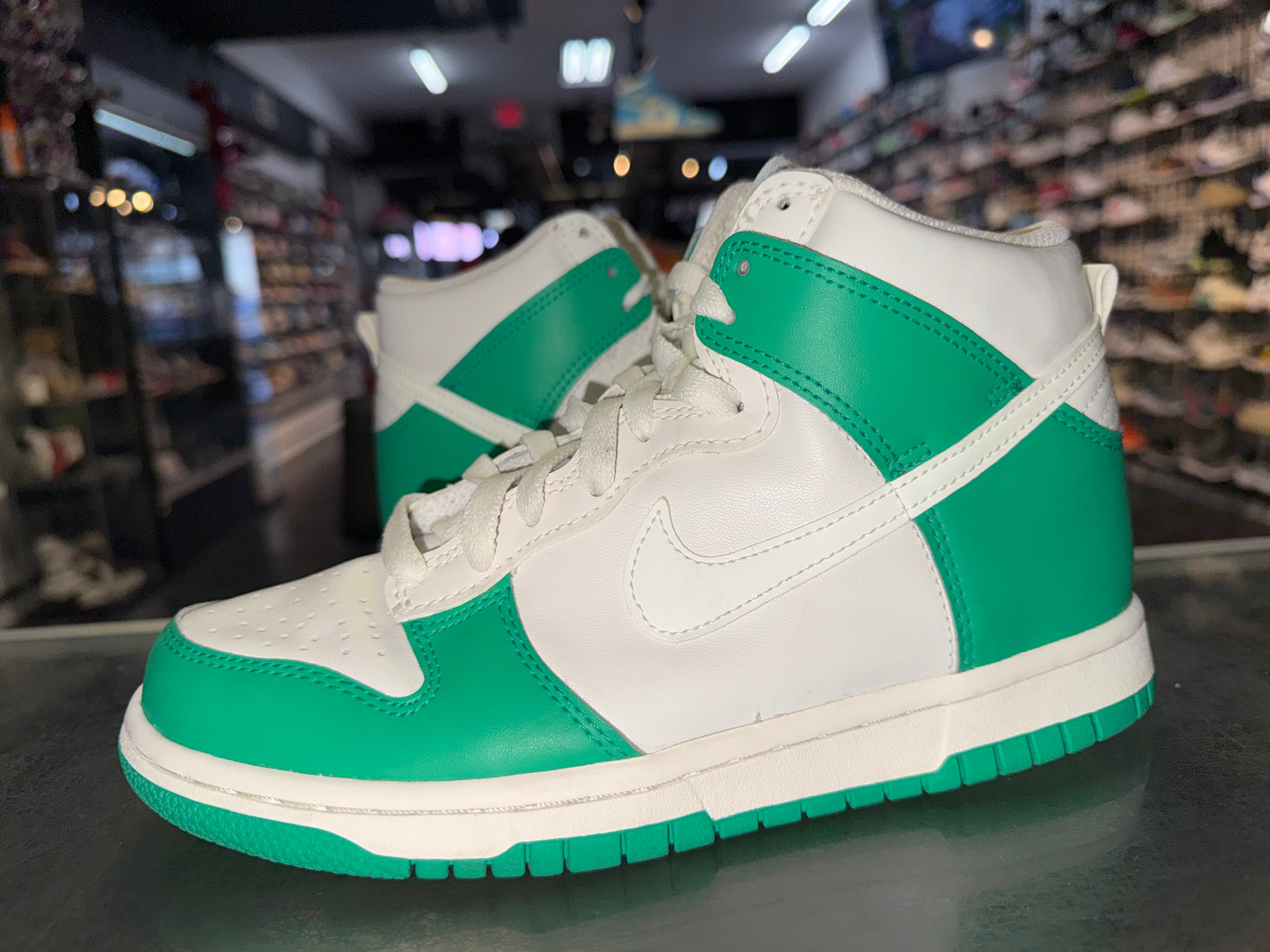 Size 5.5y Dunk High "Phantom Stadium Green"