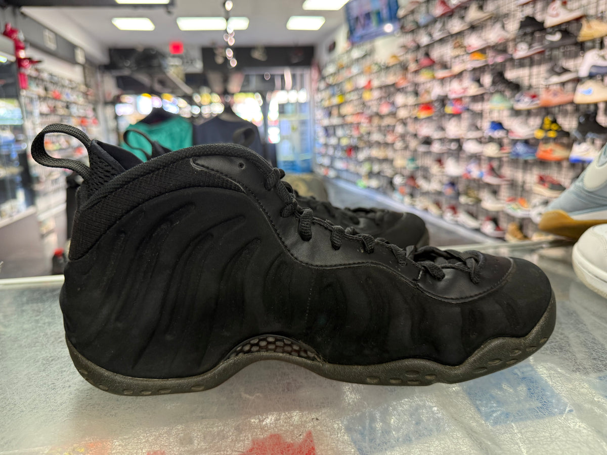 Nike Foamposite One Triple Black Suede sneaker, pre-owned, size 11 – view 3