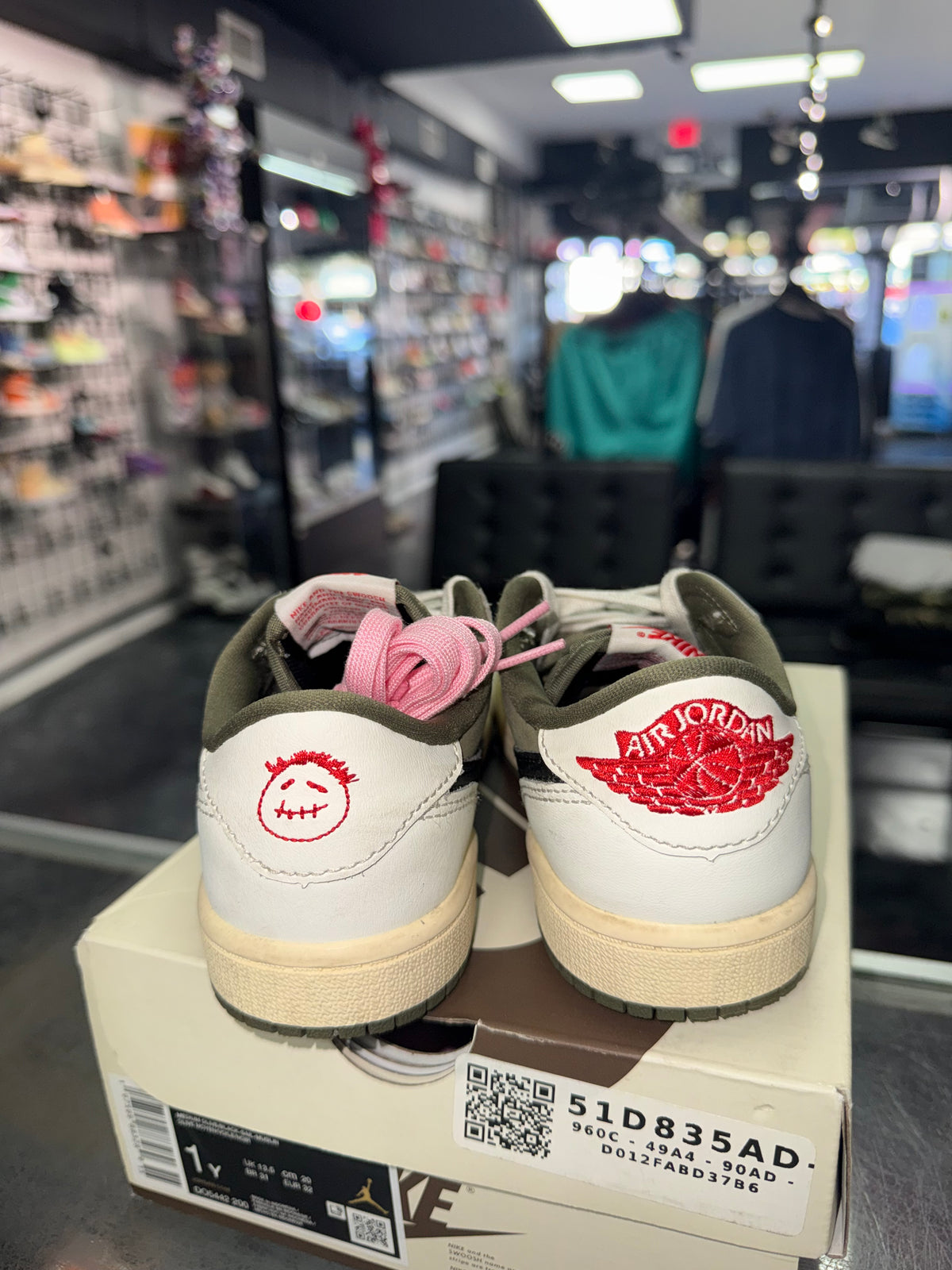 Air Jordan 1 Low Travis Scott Olive PS sneaker, pre-owned, size 1Y – view 4