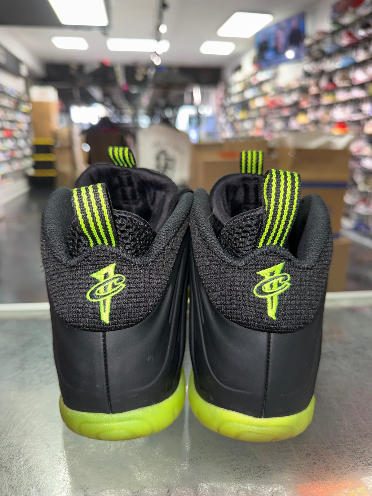 Nike Little Posite One GS Black Volt sneaker, pre-owned, size 7Y – view 6