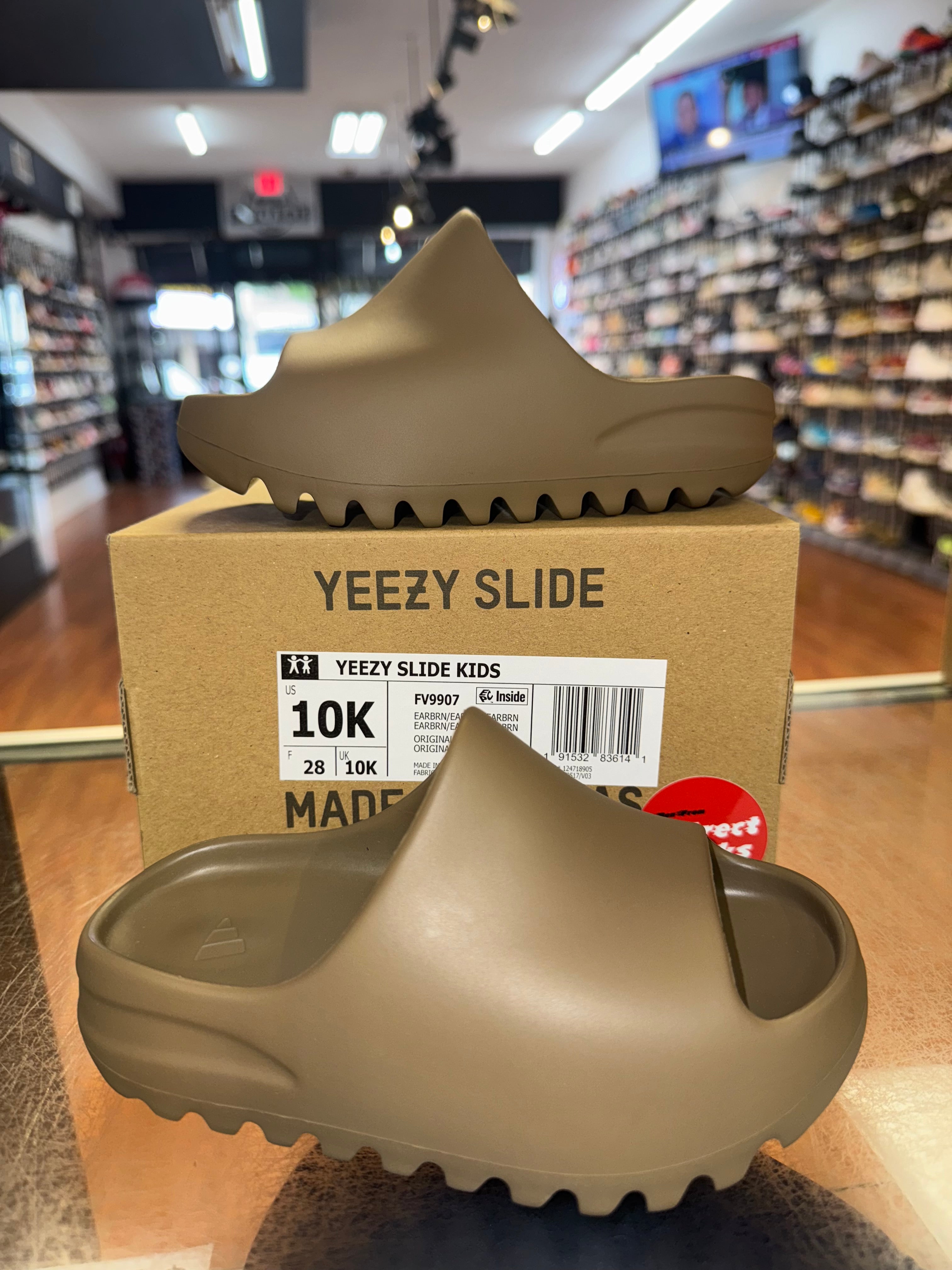 Size 10k Yeezy Slide “Earth Brown” Brand New (TD)