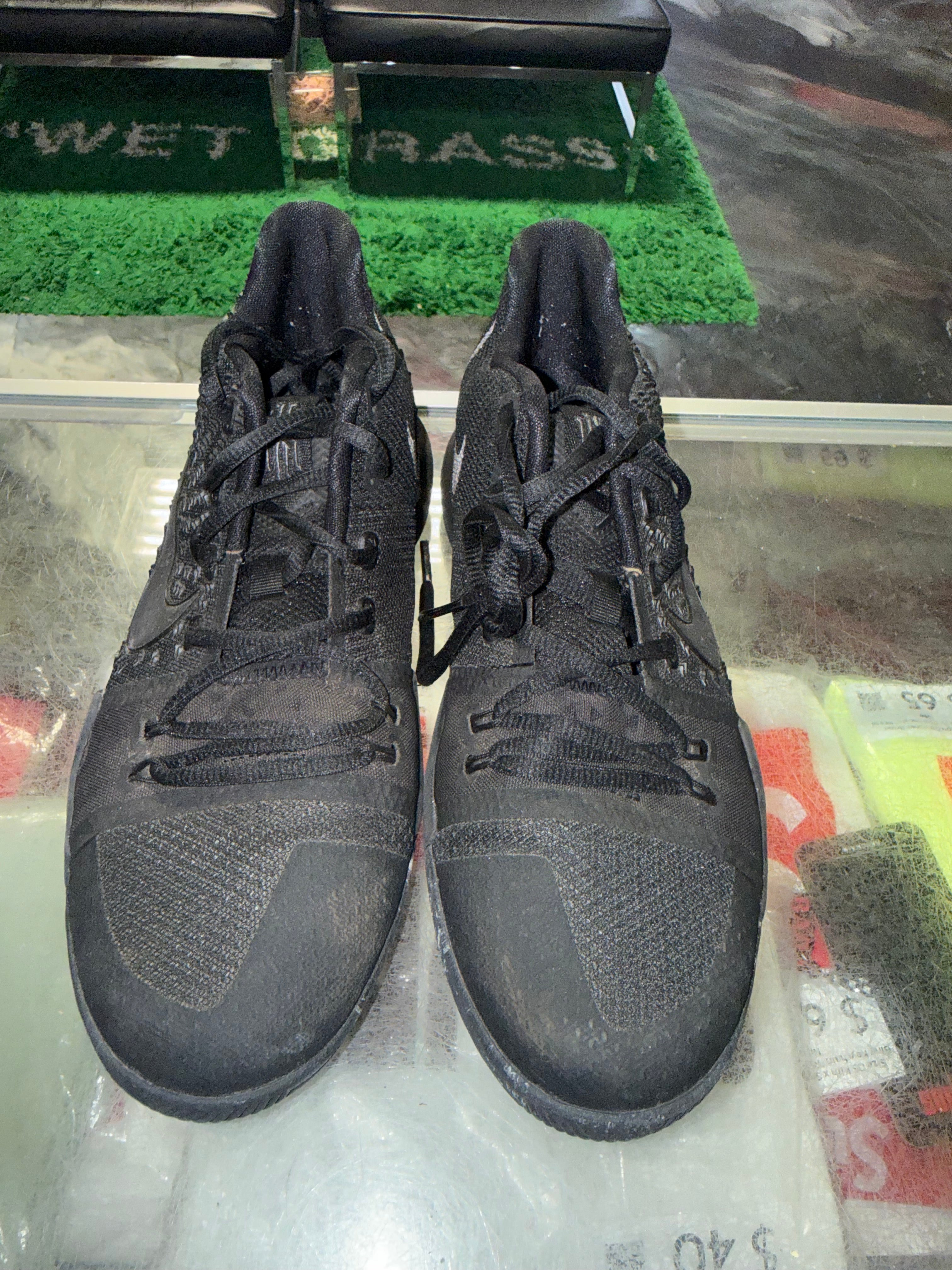 Size 7y Kyrie 3 Black - NB