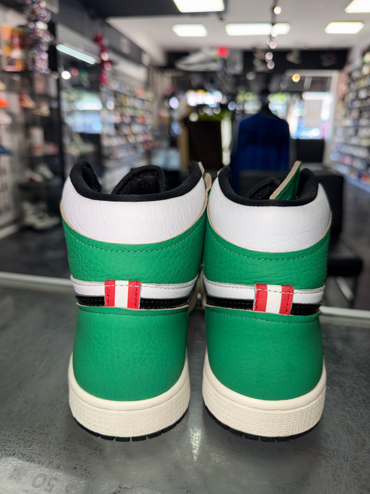 Air Jordan 1 Lucky Green sneaker, pre-owned, size 5 (6.5W) – view 6