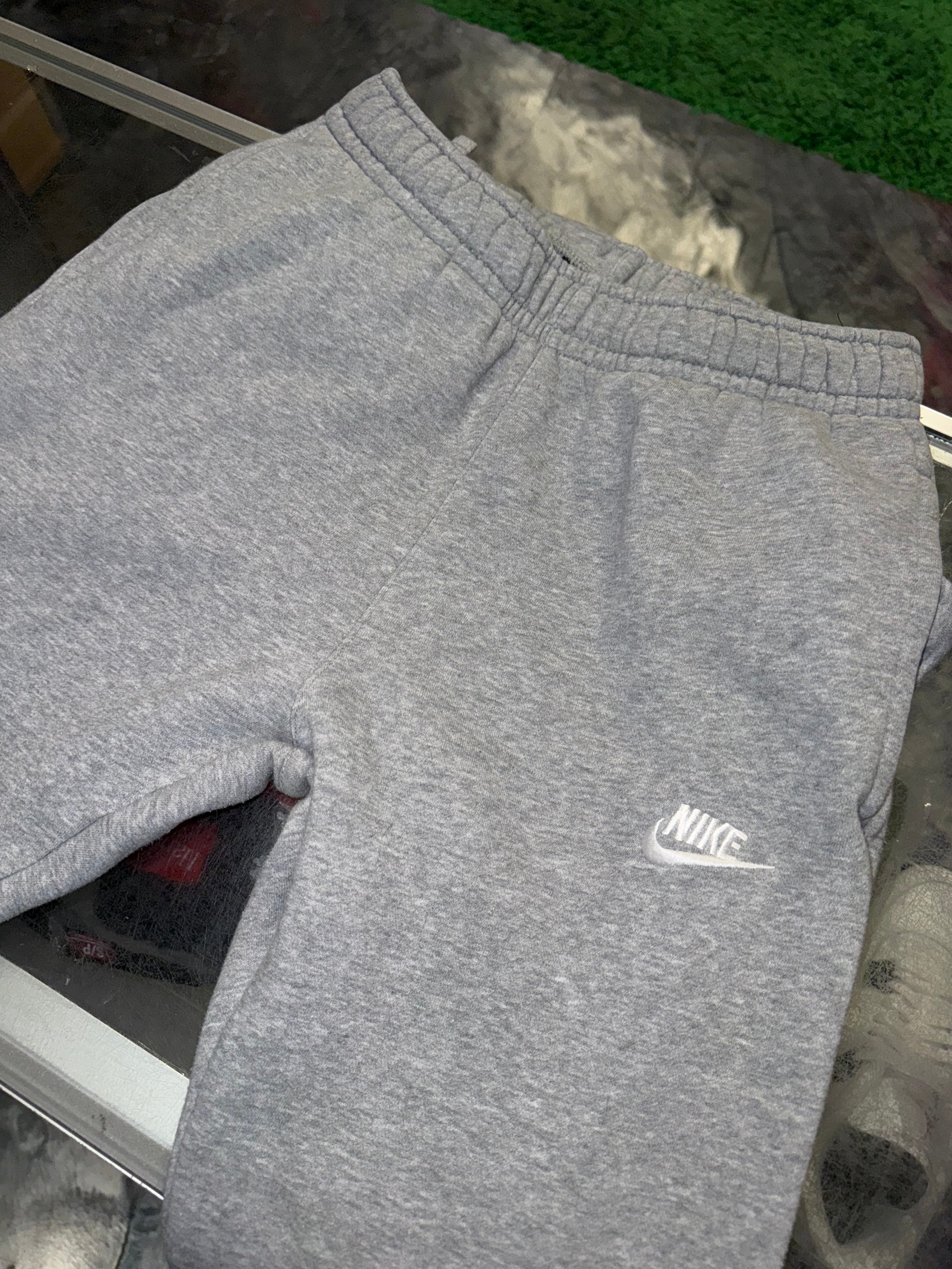 X-Small Nike Classic Sweatpant Grey