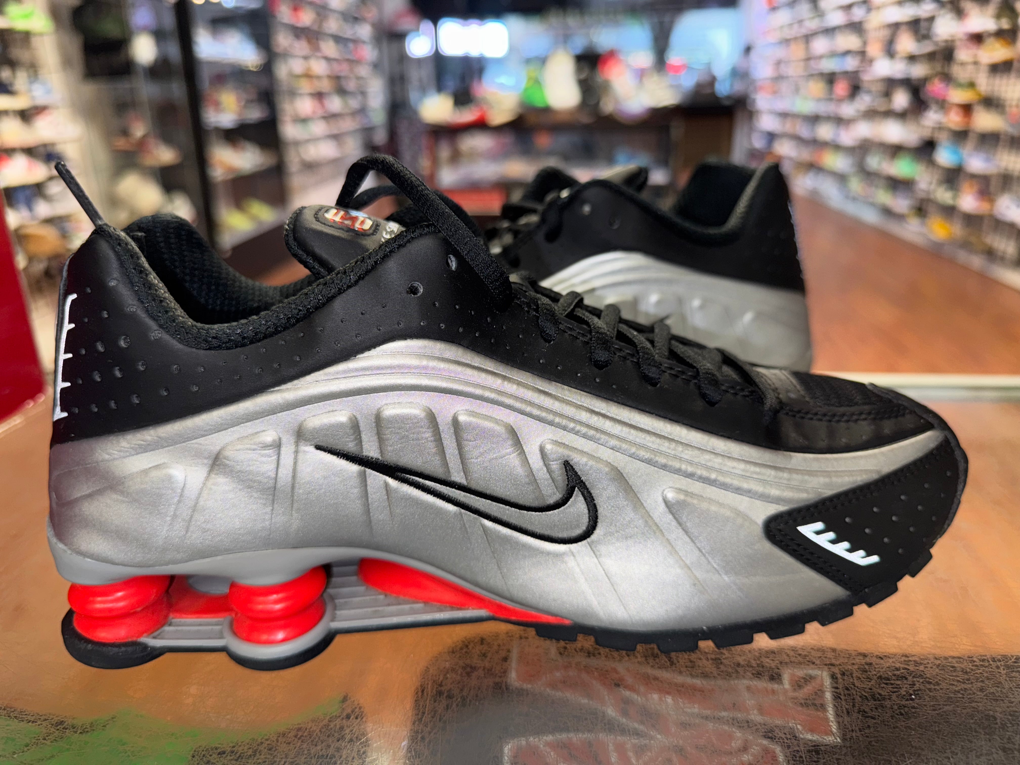 Size 7 Nike Shox R4 "Black Metallic Silver"