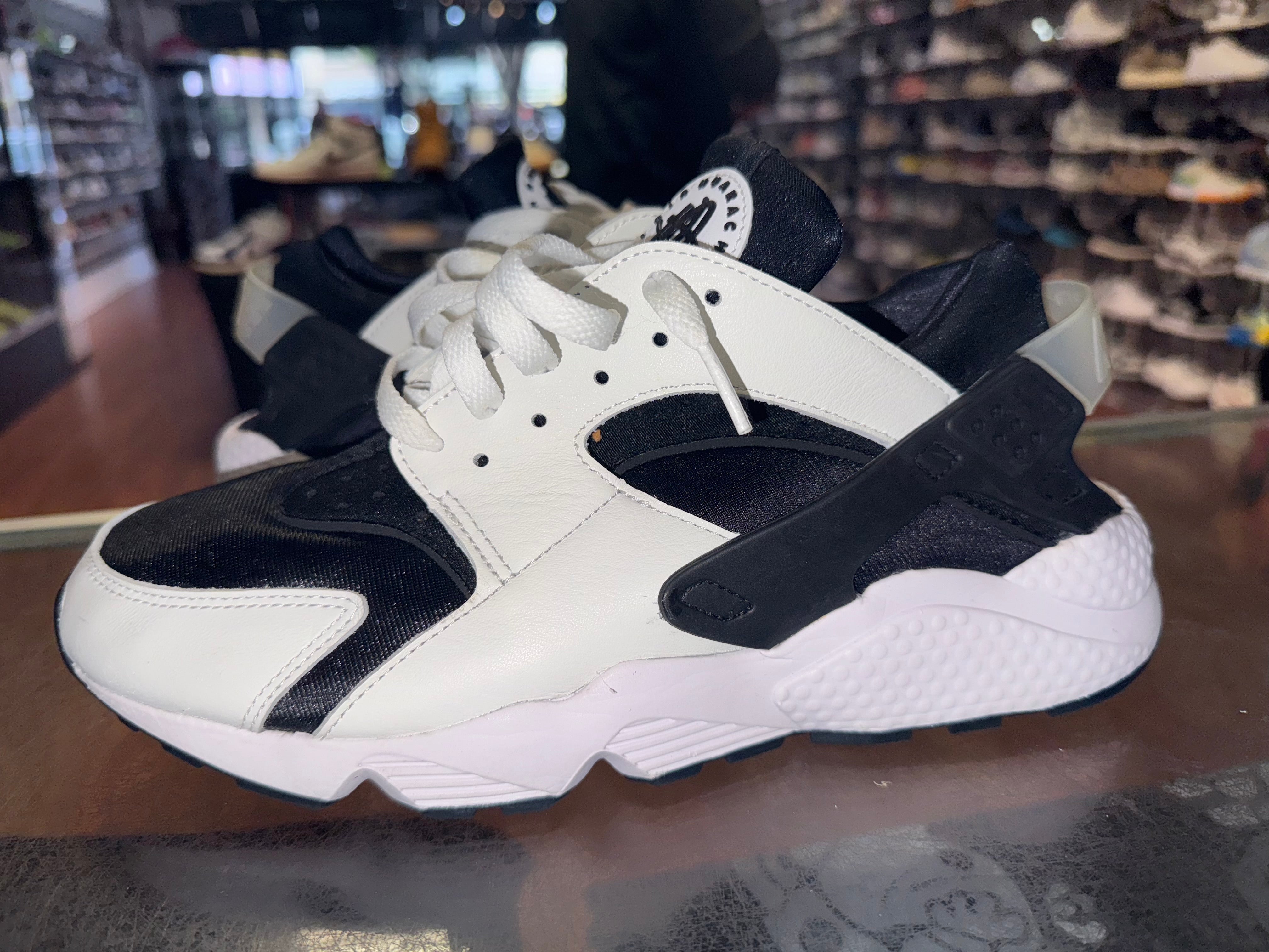 Size 10 Air Hurache Run "Black White"