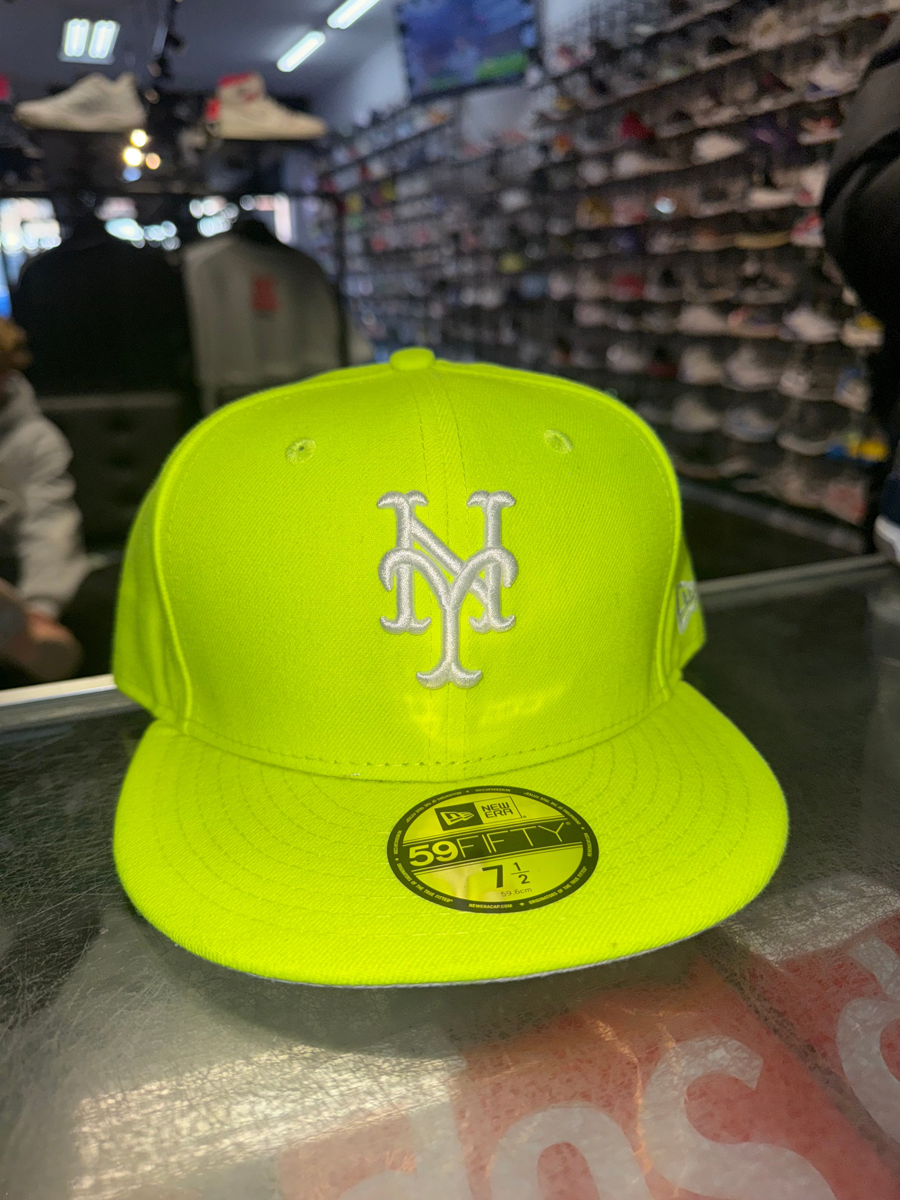 Size 7 1/2 New Era Fitted Hat “Mets Volt”