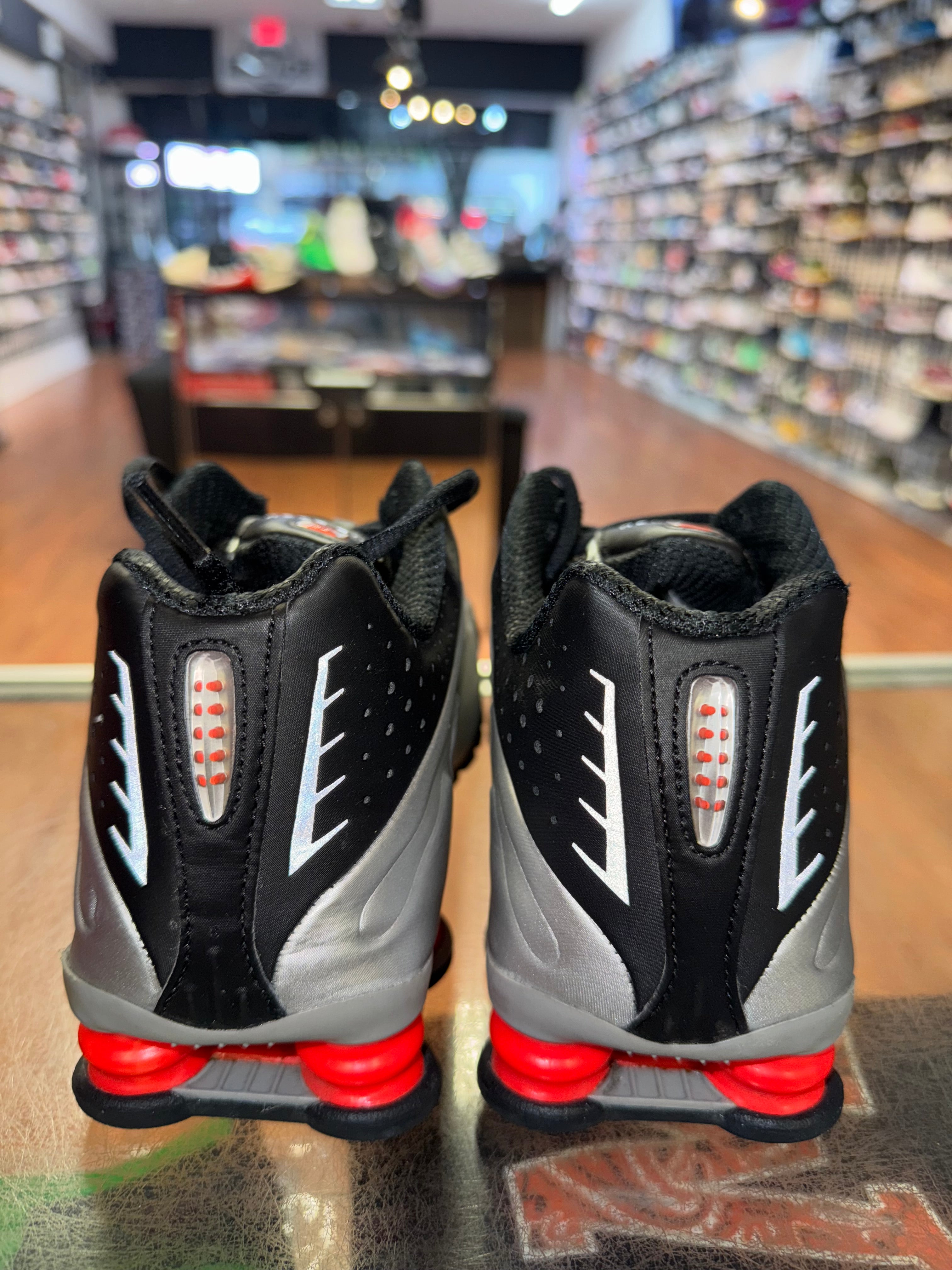 Size 7 Nike Shox R4 "Black Metallic Silver"