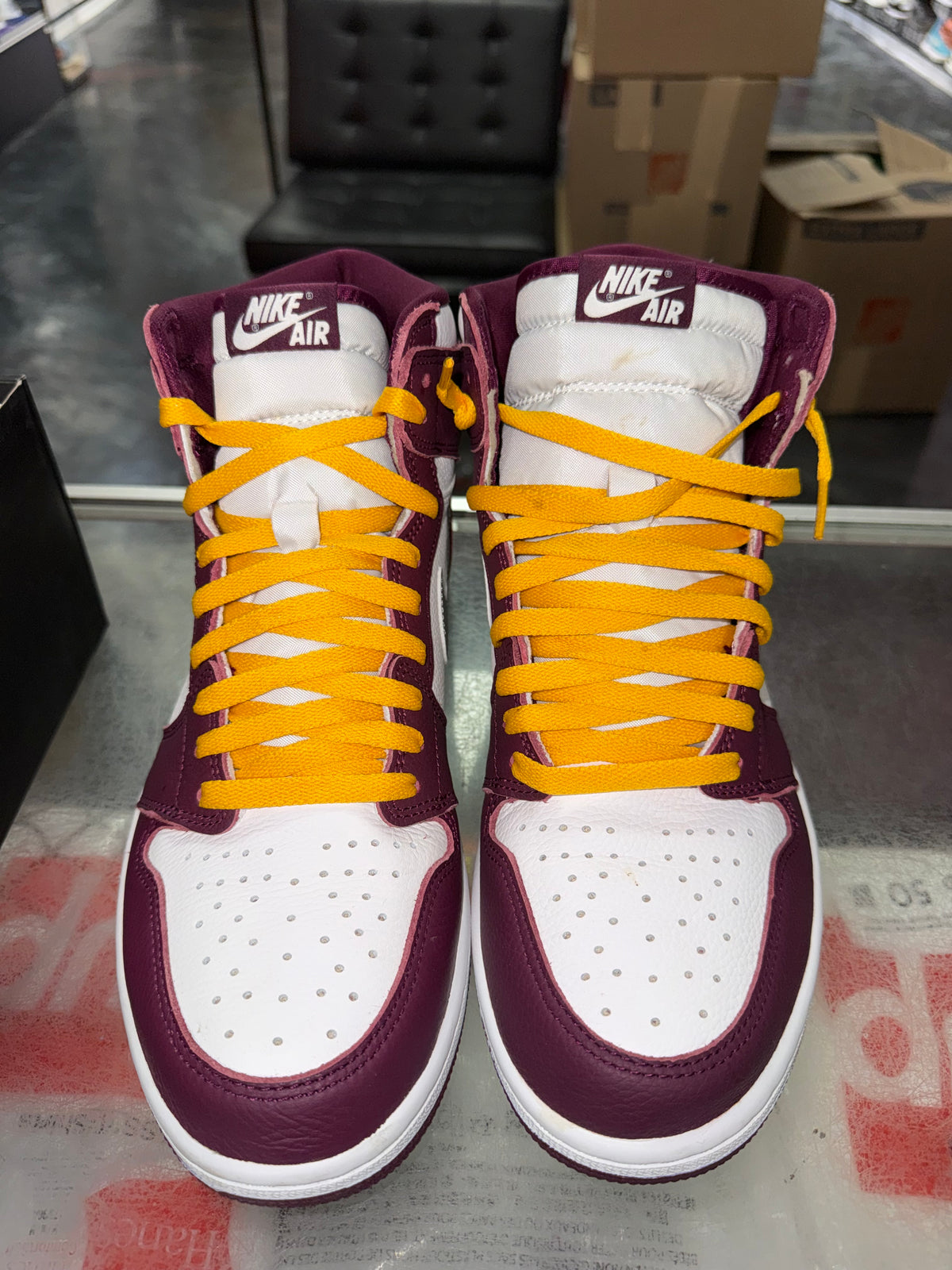 Air Jordan 1 Bordeaux sneaker, pre-owned, size 11 – view 5