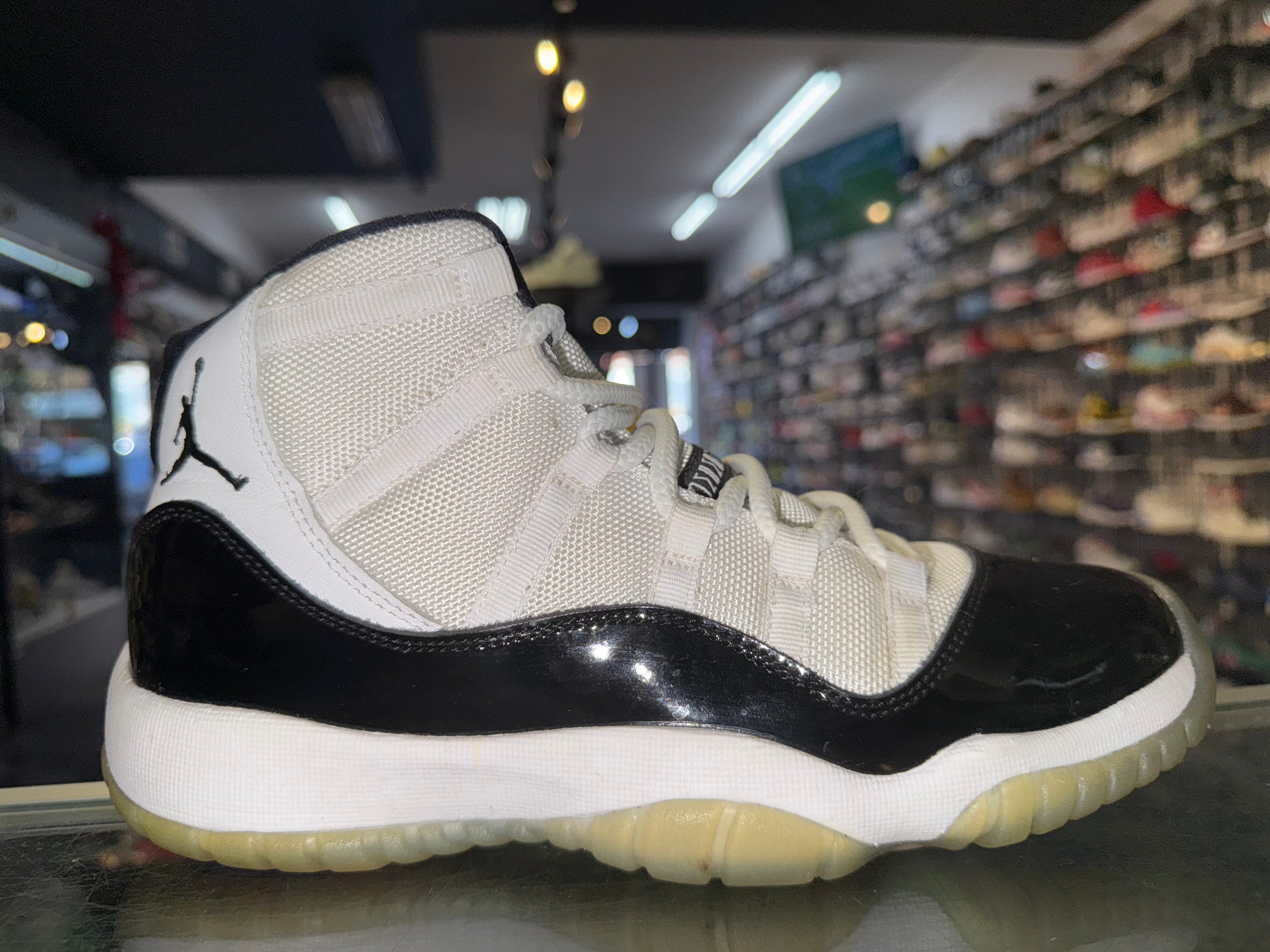 Size 7y Air Jordan 11 "Concord"