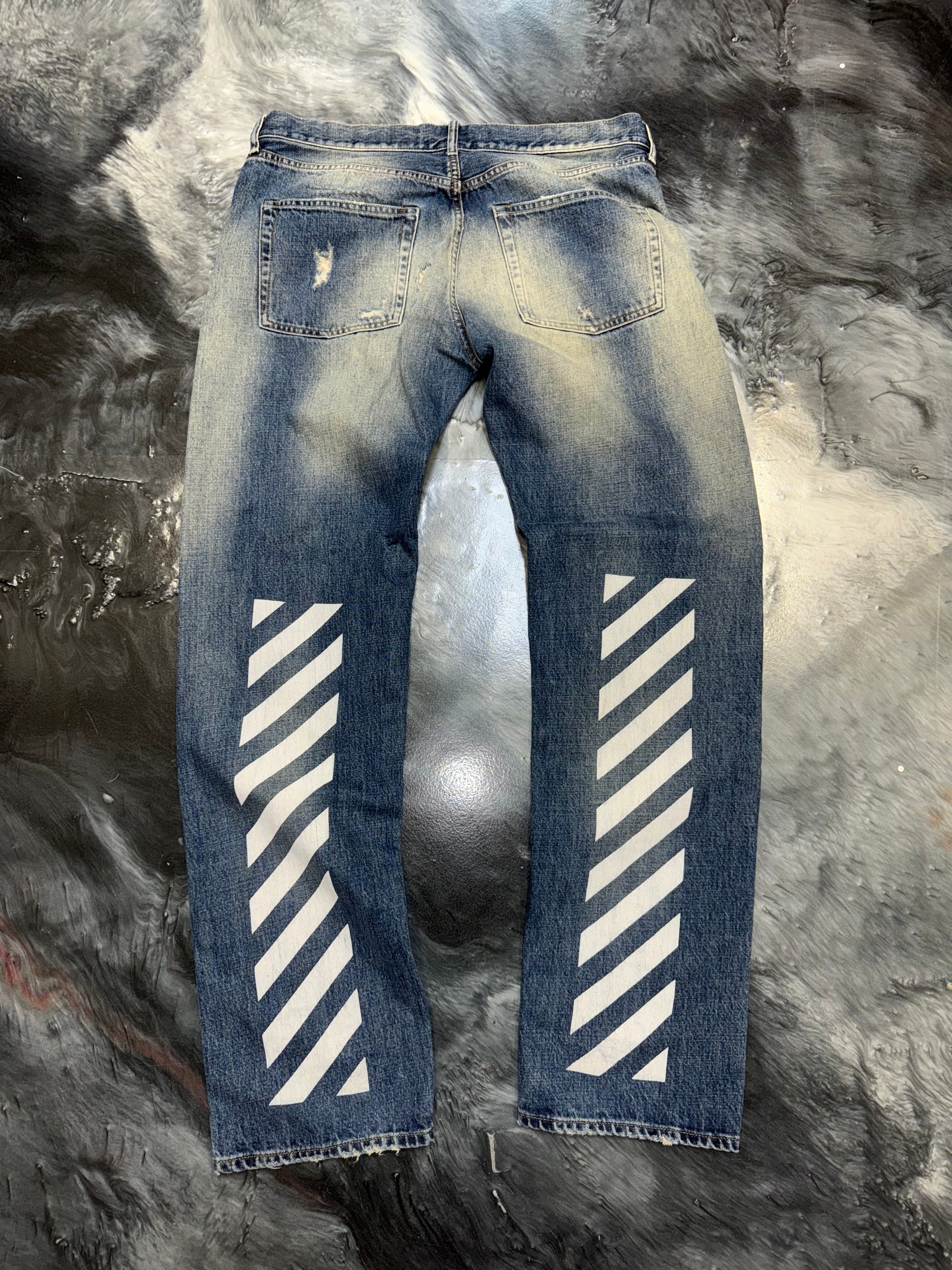 Size 34x34 Off White Distressed Jeans “Blue Wash”