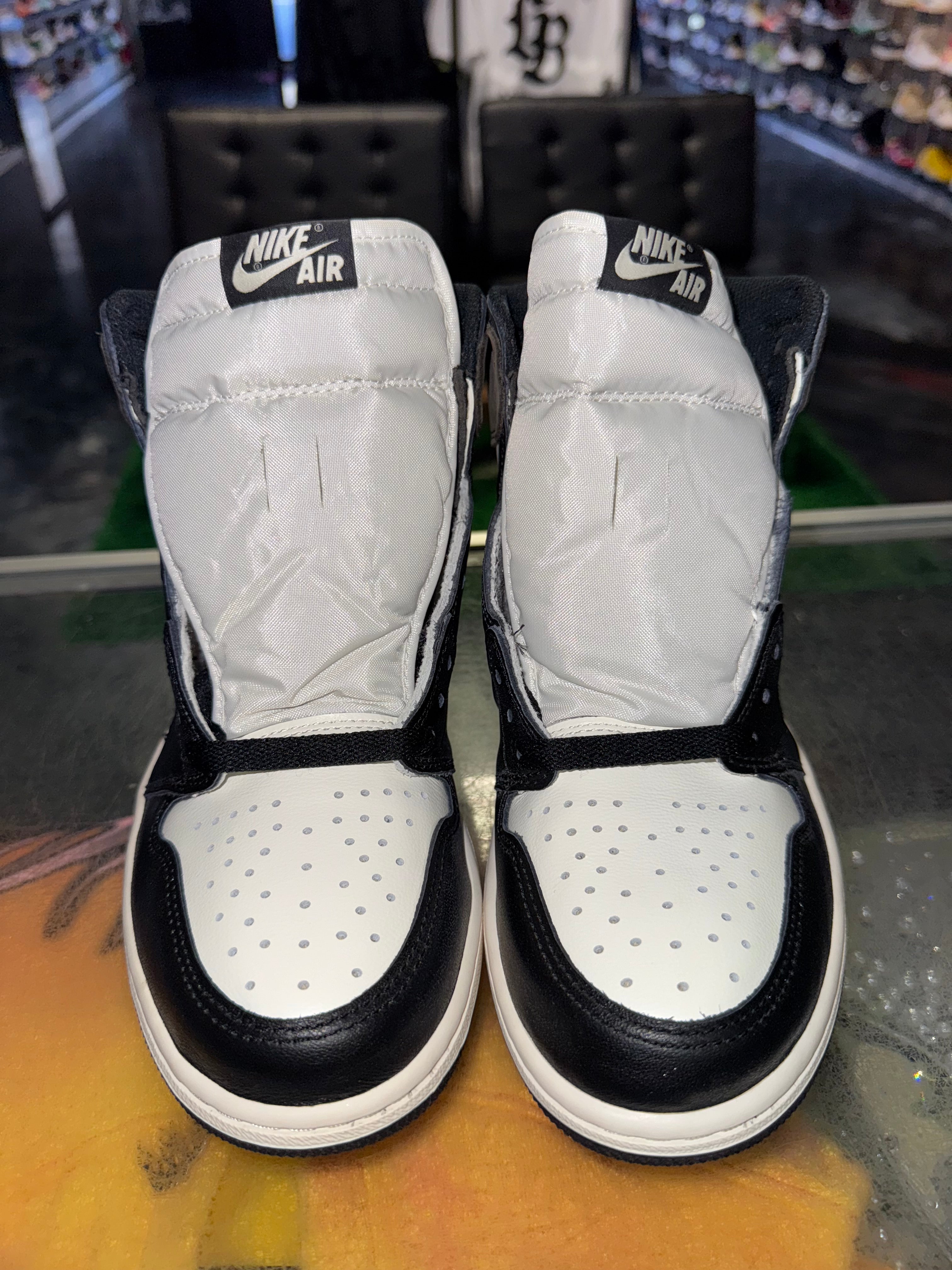 Size 8 Air Jordan 1 "Mocha" Brand New