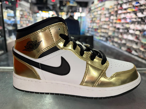 Size 6y Air Jordan 1 "Metallic Gold"
