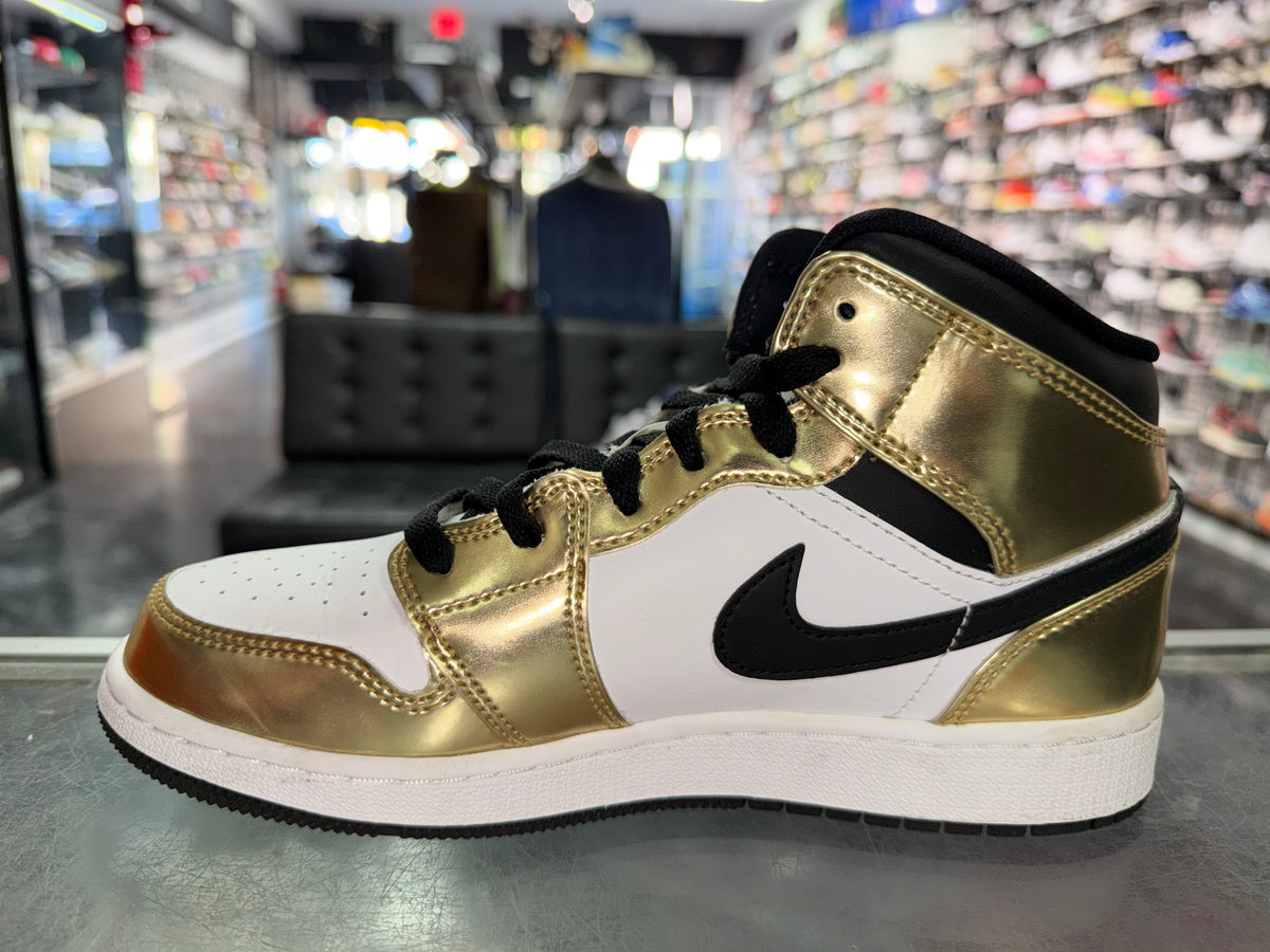 Size 6y Air Jordan 1 "Metallic Gold"