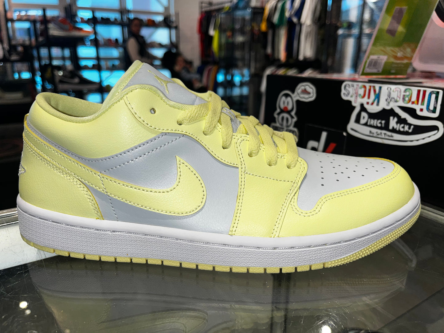 Size 10 (11.5) Air Jordan 1 Low “Lemonade” Brand New (Mall)