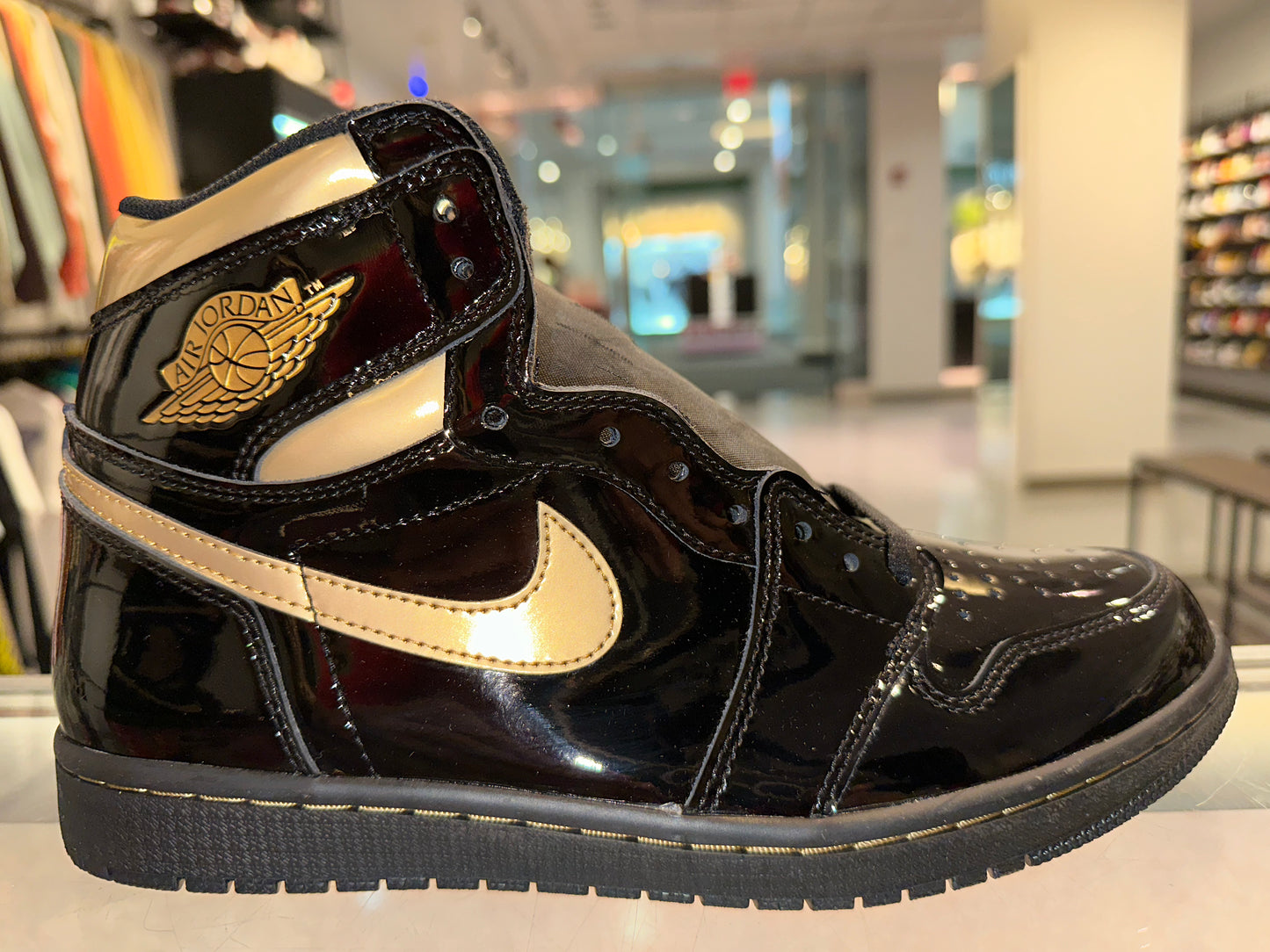 Size 9 Air Jordan 1 “Metallic Gold” Brand New (Mall)