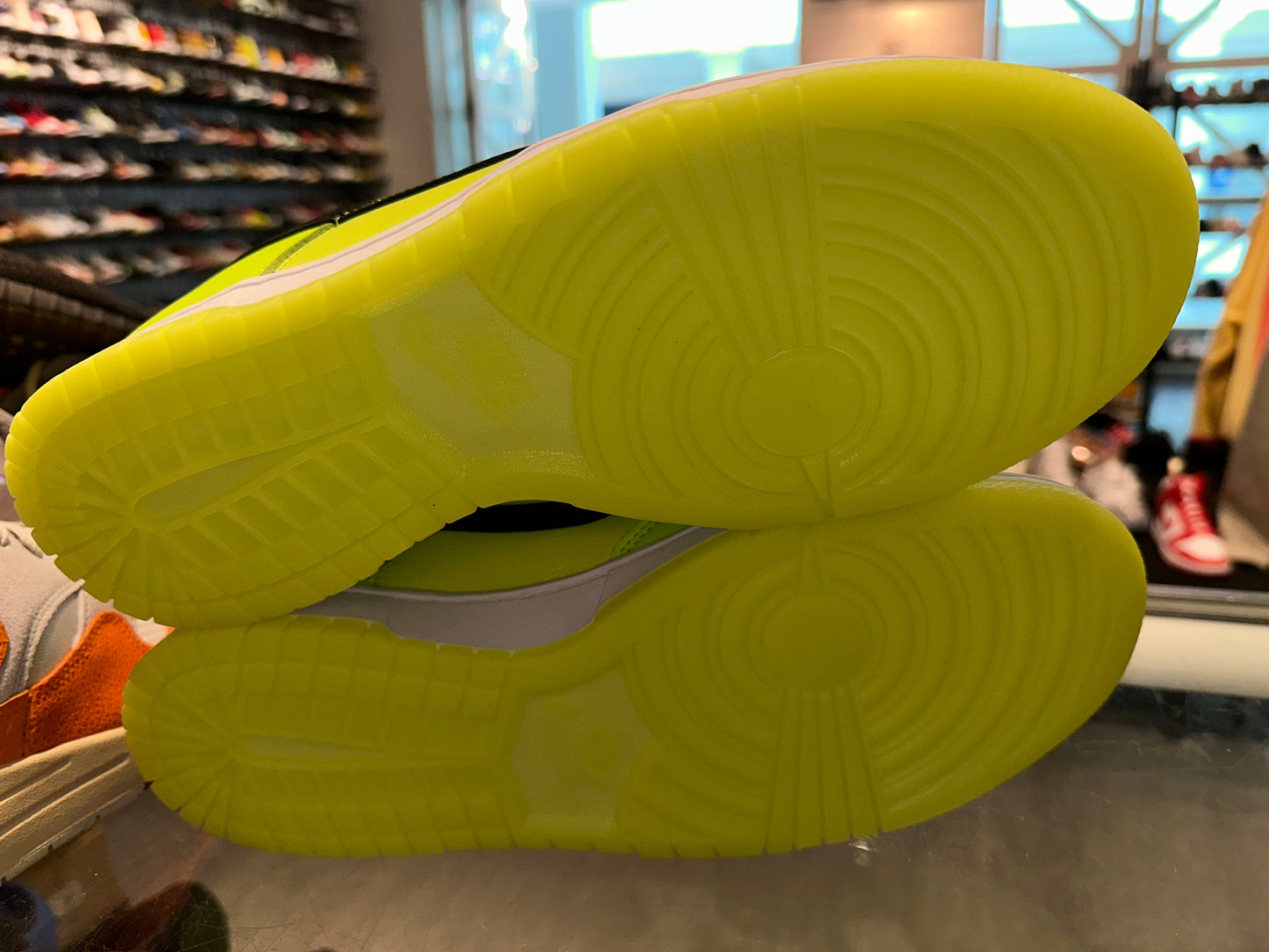 Size 9 Dunk Low SE “Splash Volt” Brand New (Mall)